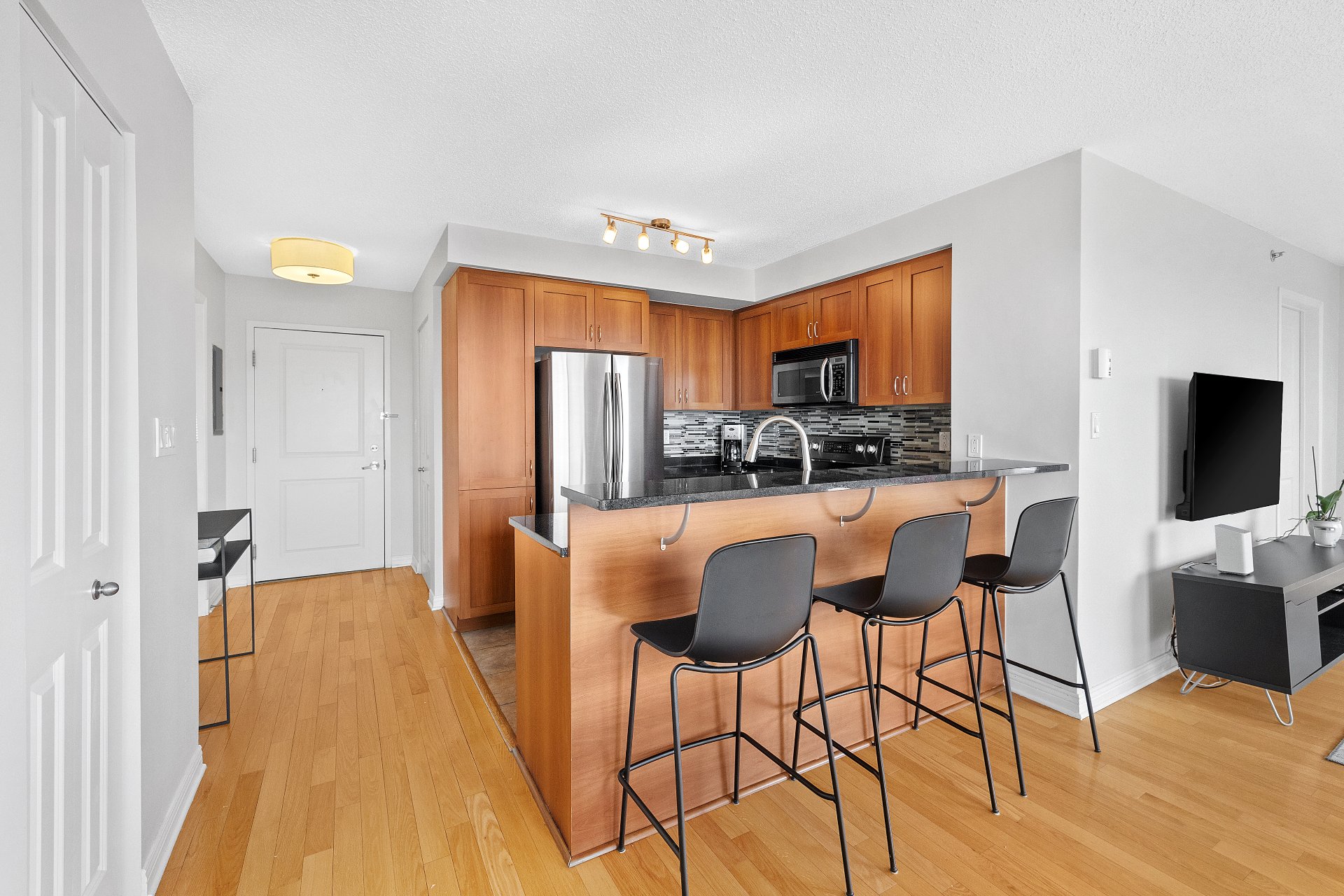 Kitchen – 1280, Rue St-Jacques, apt. 1301