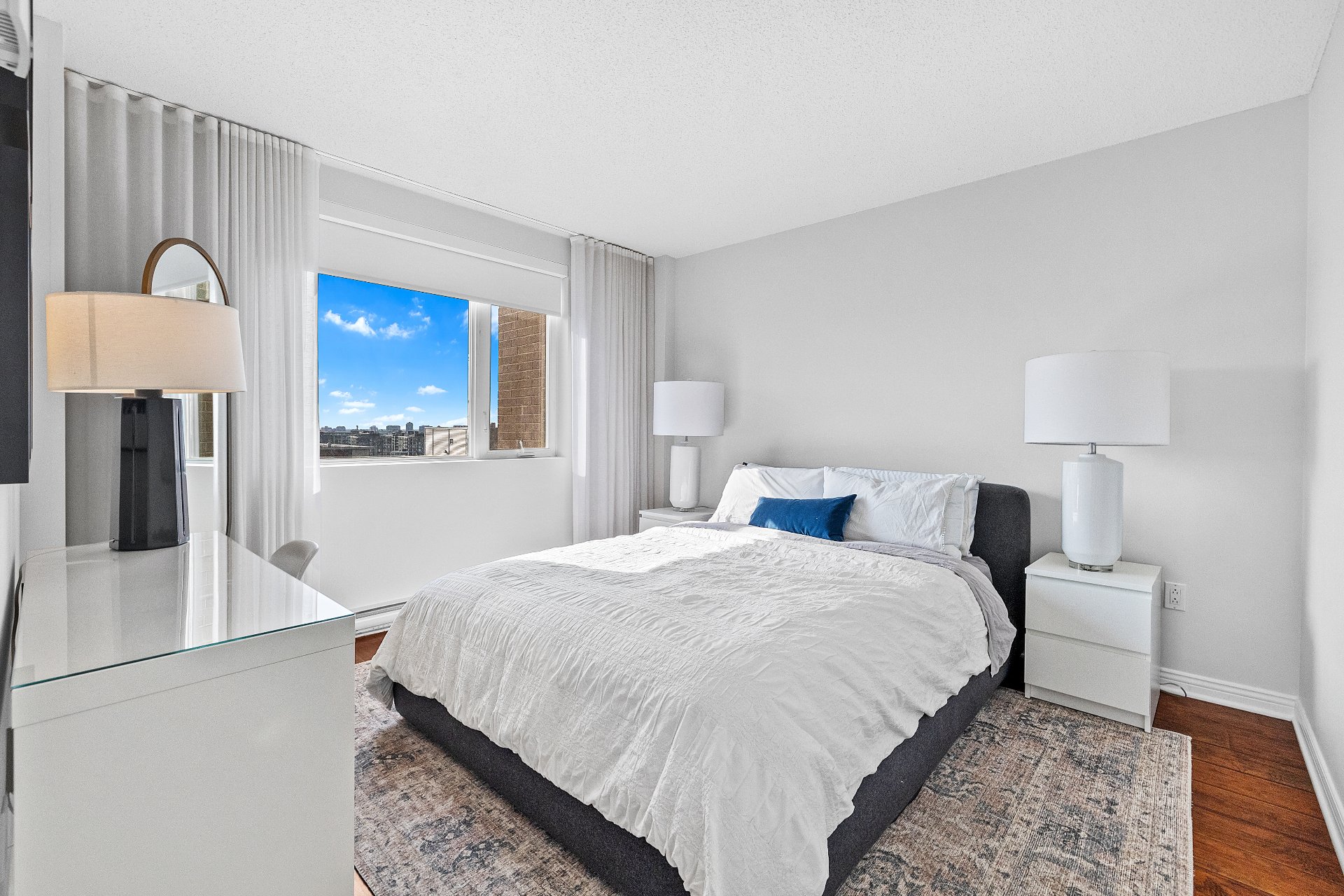 Primary bedroom – 1280, Rue St-Jacques, apt. 1301