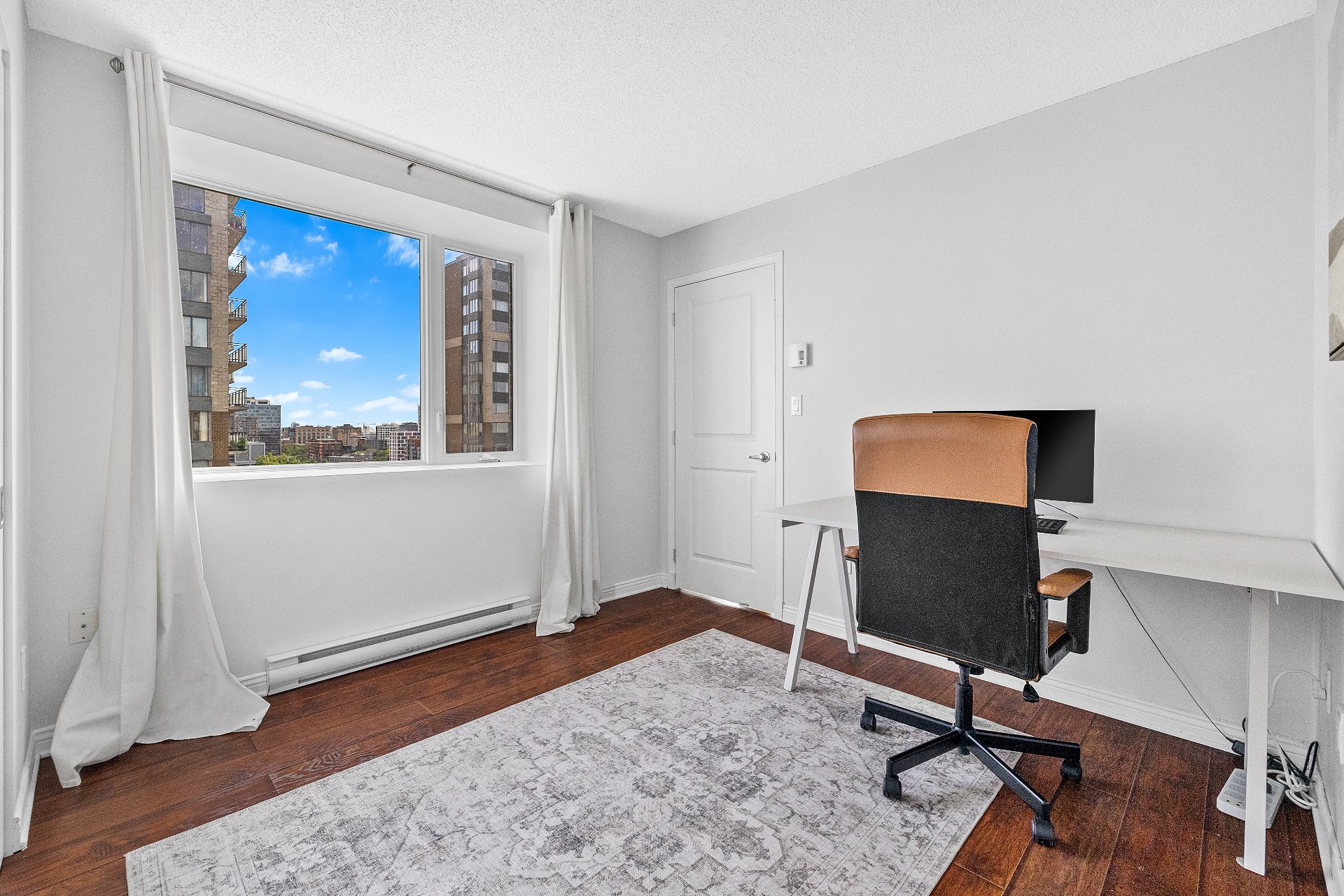 Bedroom – 1280, Rue St-Jacques, apt. 1301