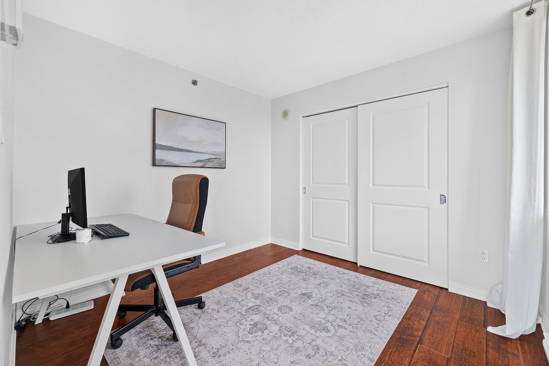 Bedroom – 1280, Rue St-Jacques, apt. 1301