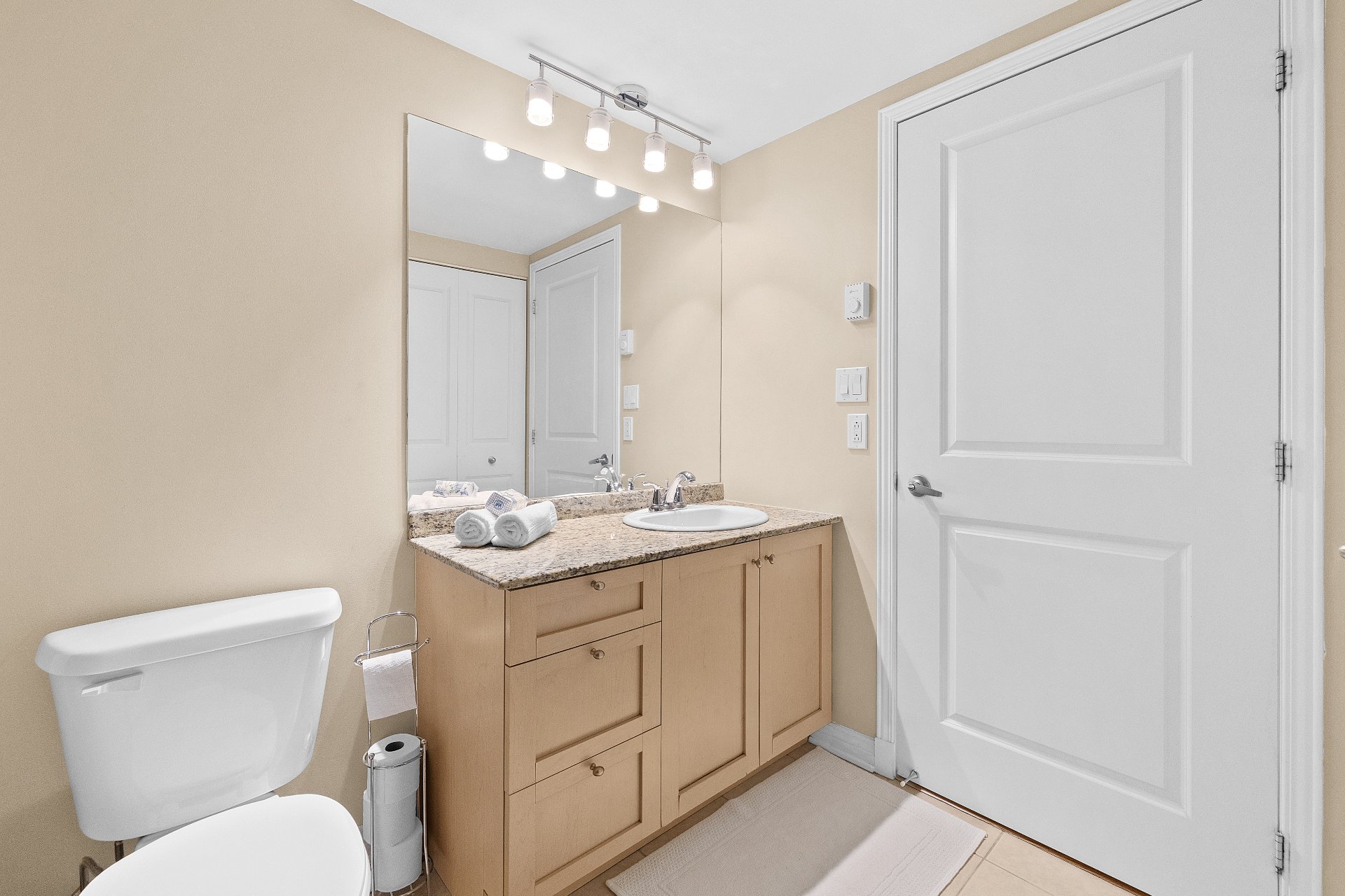 Bathroom – 1280, Rue St-Jacques, apt. 1301