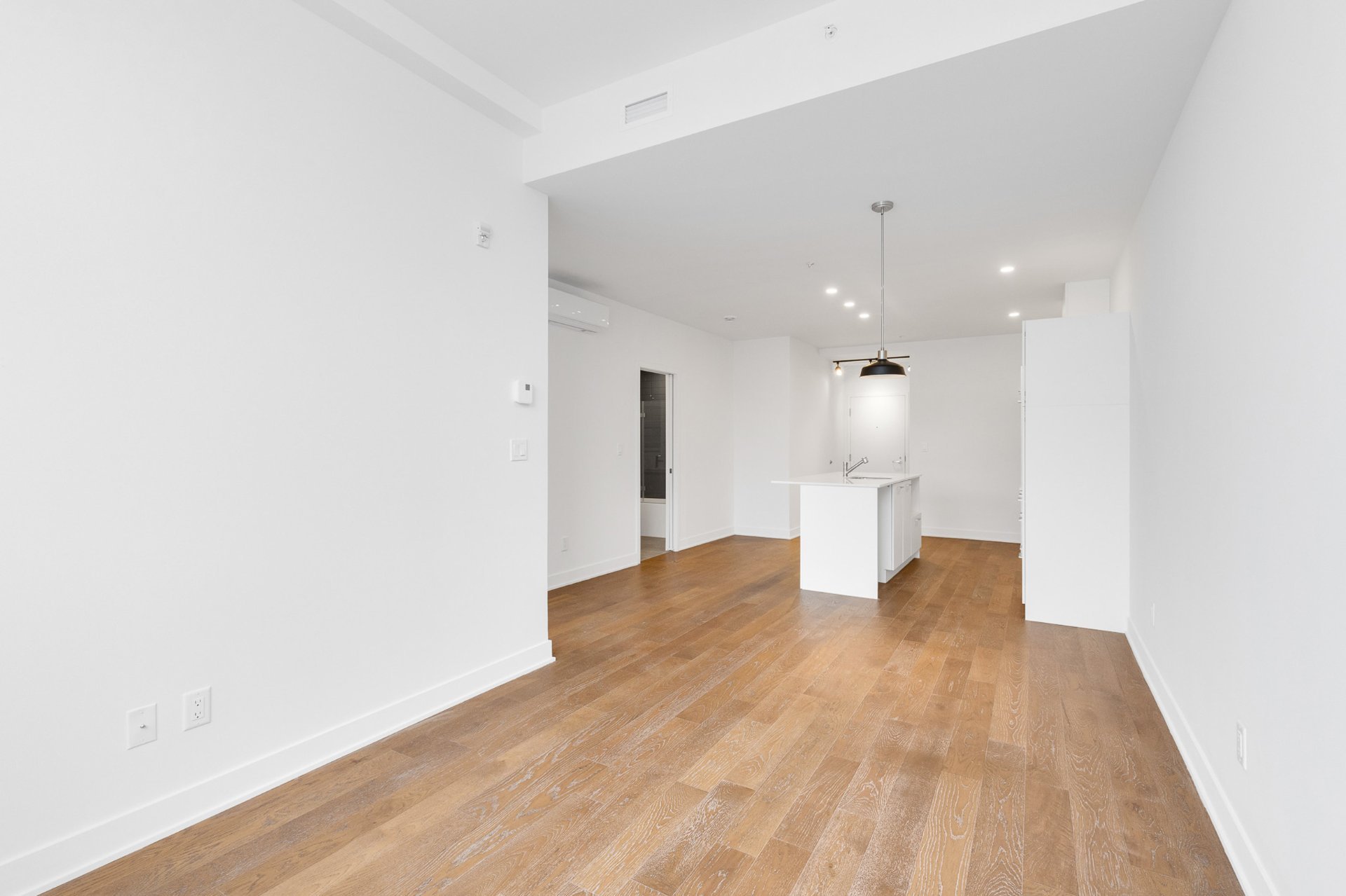 Salon – 5410, Av. Papineau, app. 103