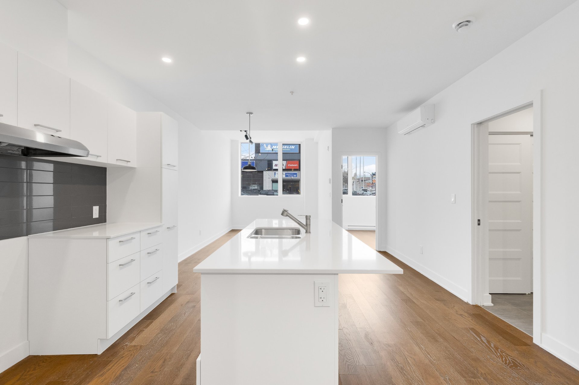 5410, Av. Papineau, apt. 103