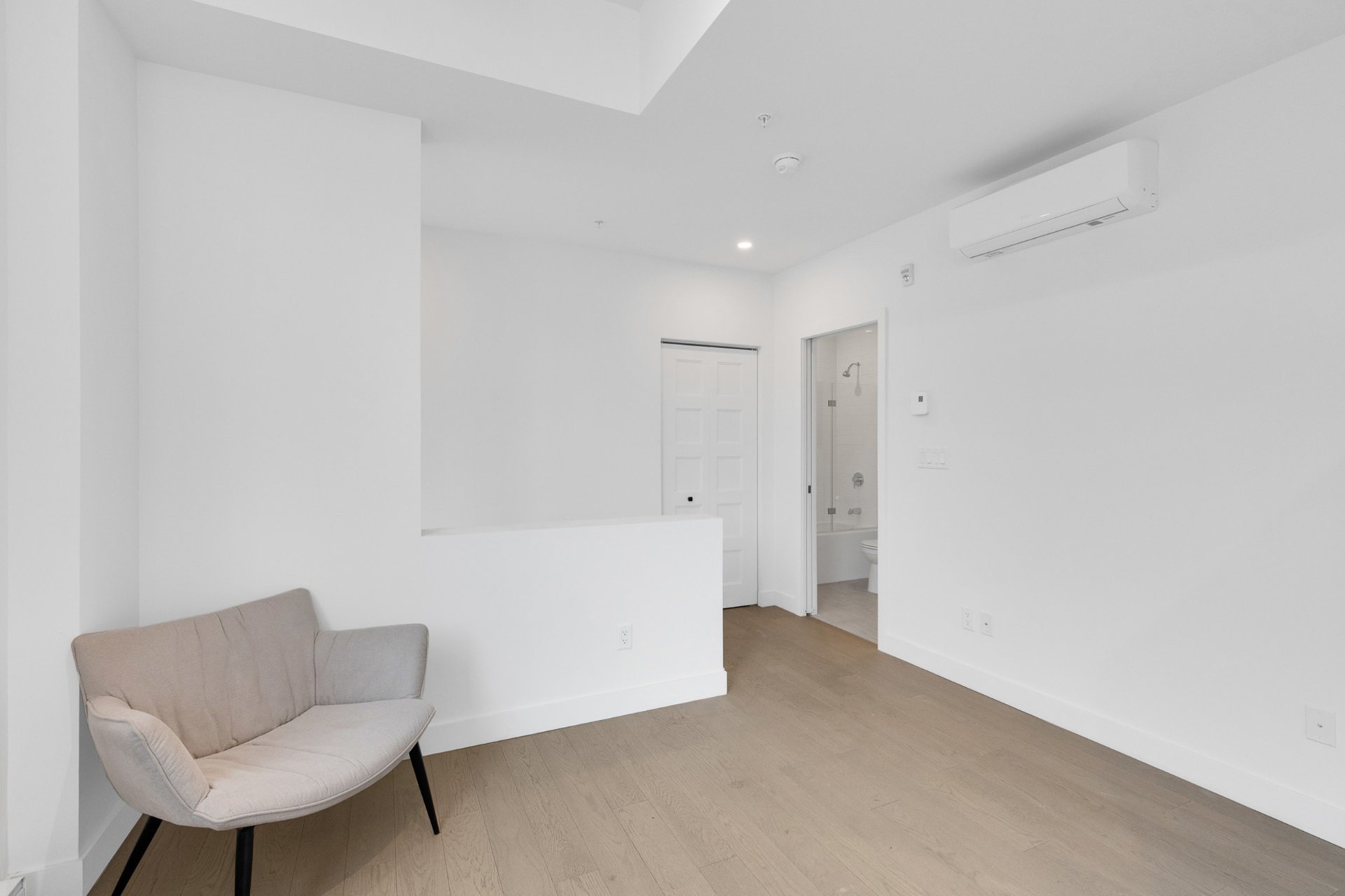Living room – 5420, Av. Papineau, apt. 101