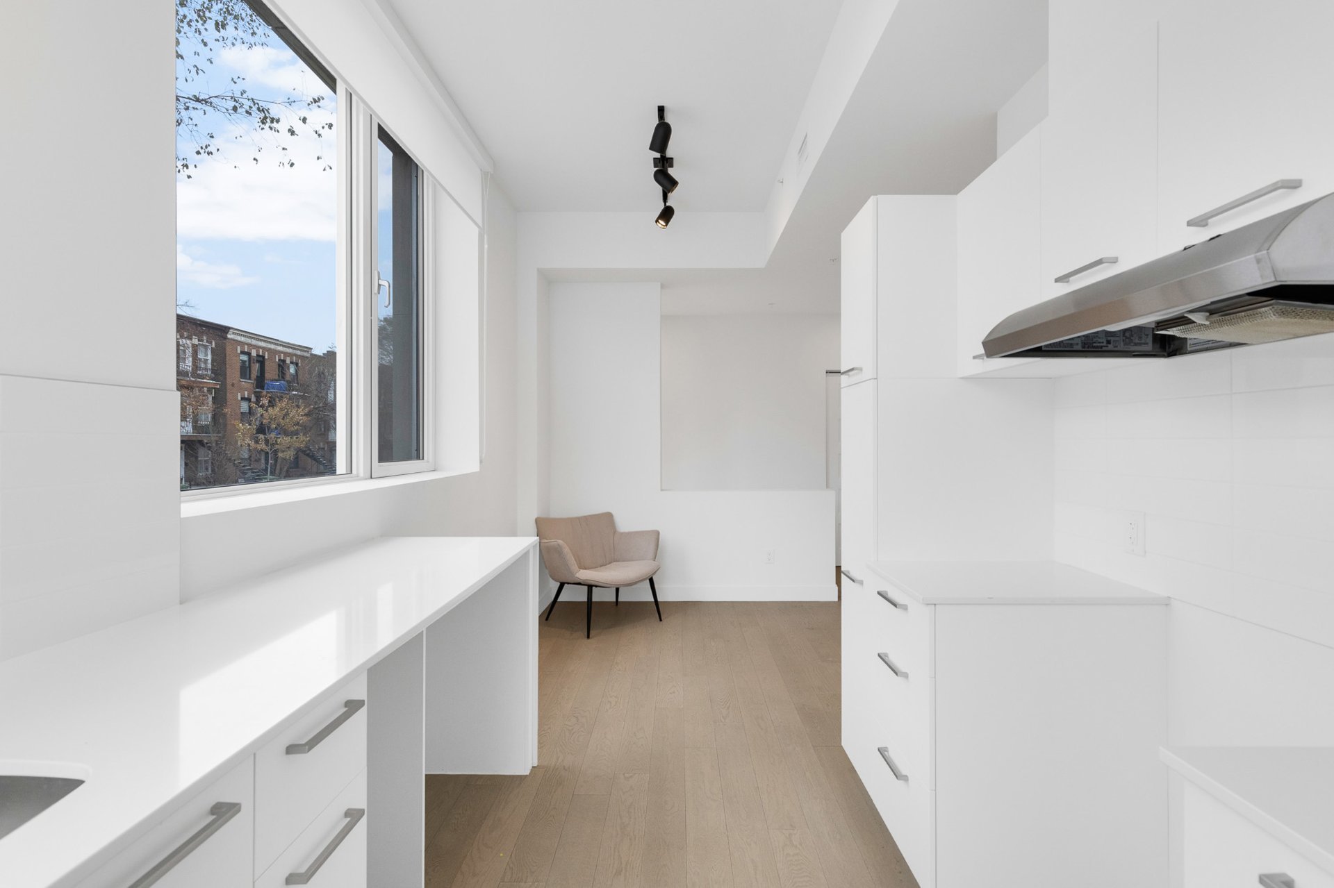 Kitchen – 5420, Av. Papineau, apt. 101