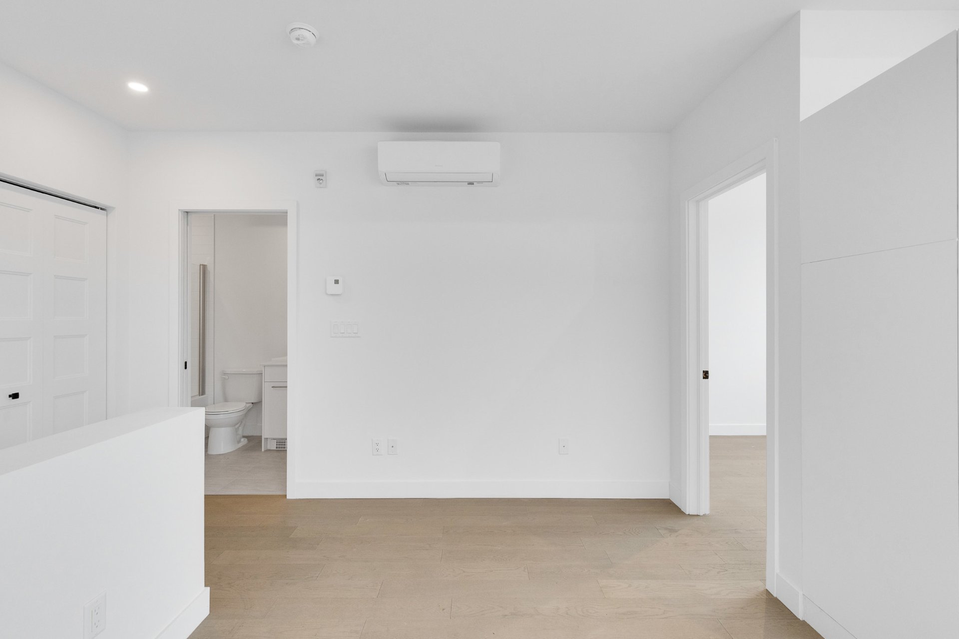 Living room – 5420, Av. Papineau, apt. 101