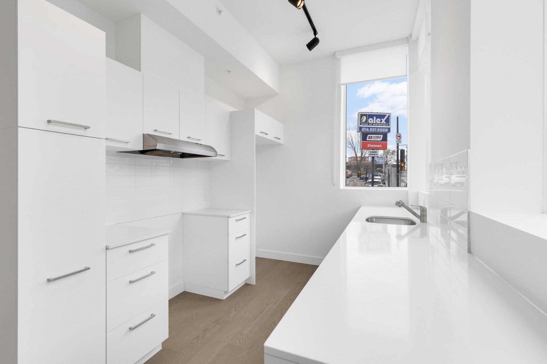 Kitchen – 5420, Av. Papineau, apt. 101