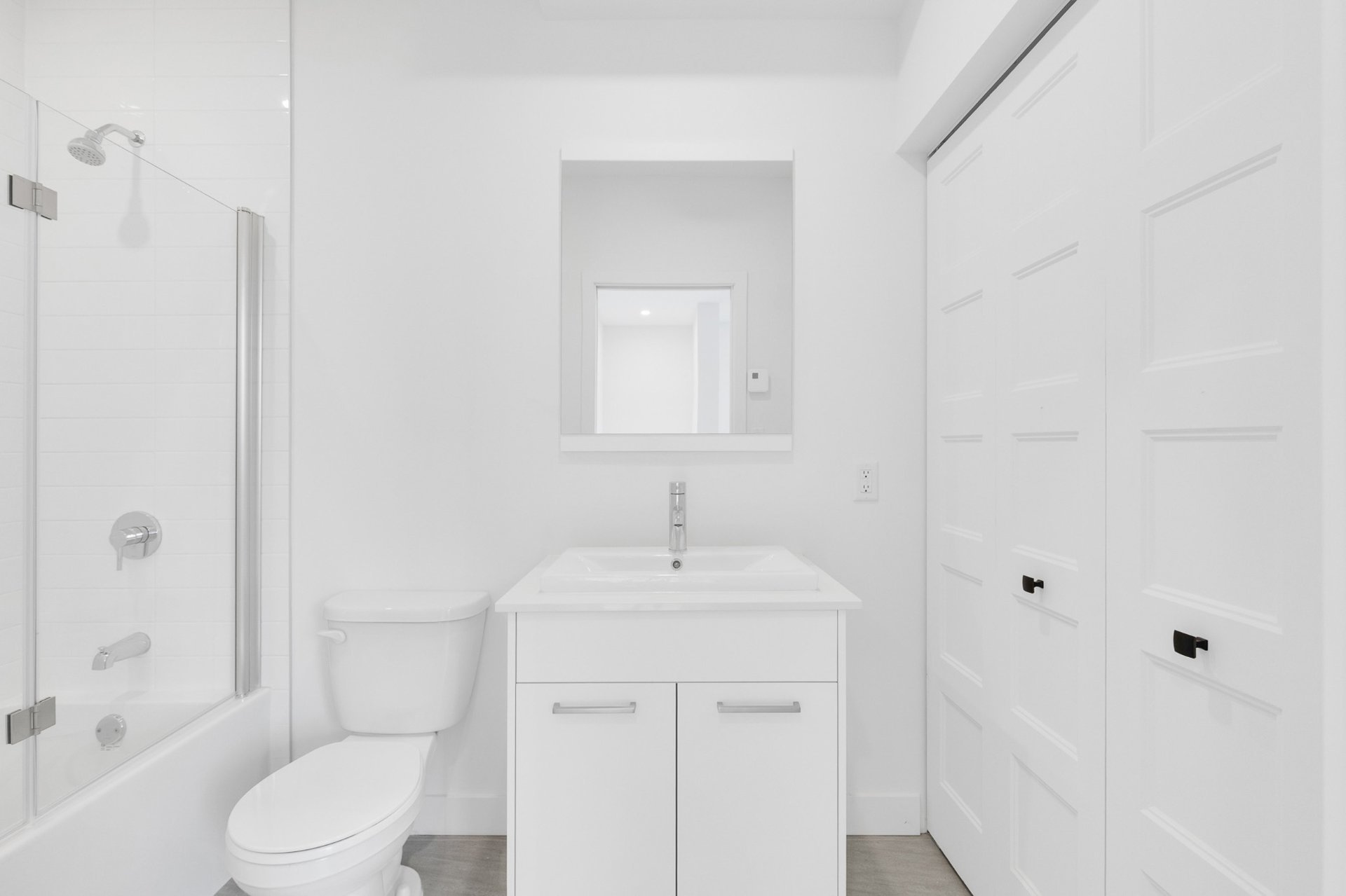 Bathroom – 5420, Av. Papineau, apt. 101