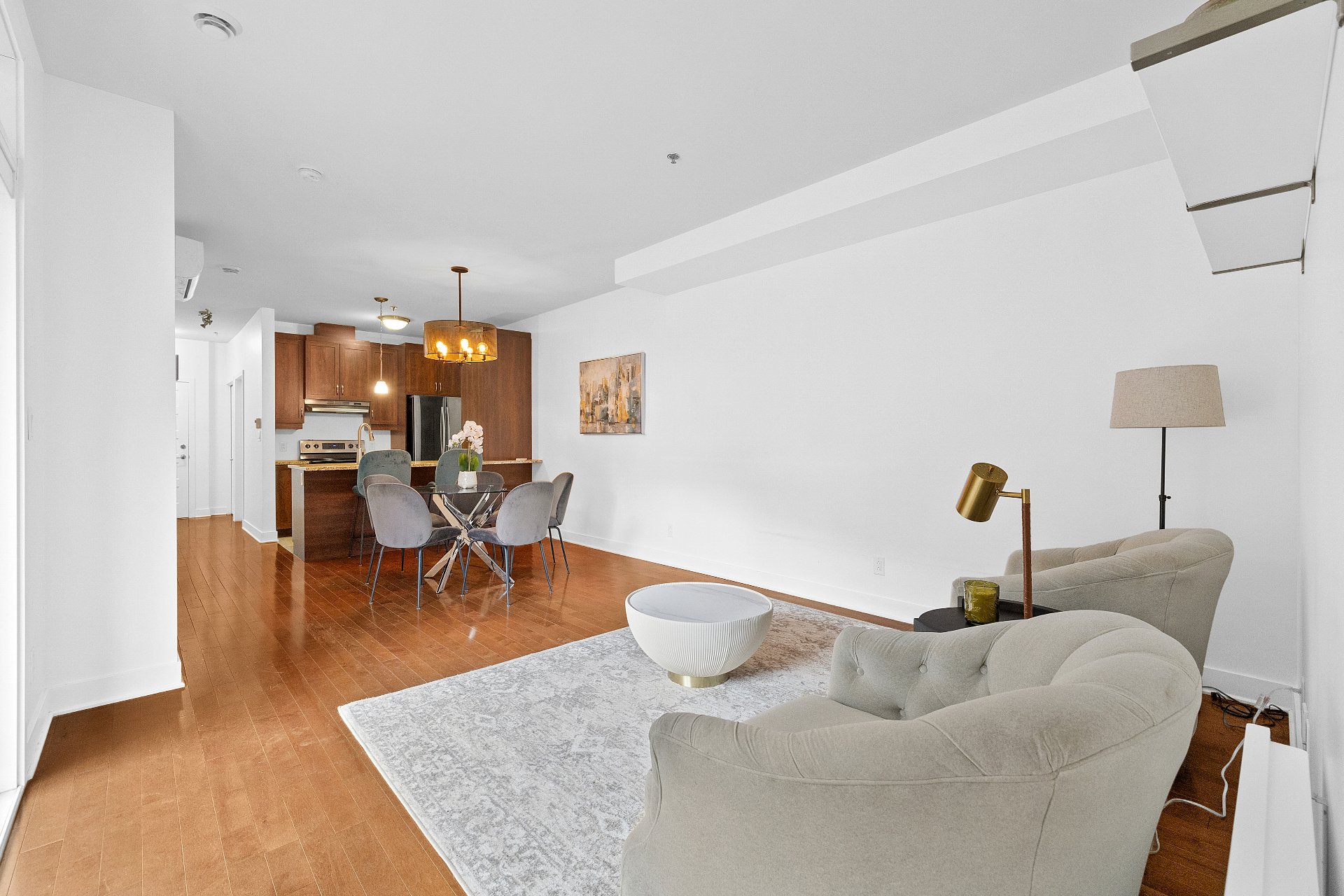 Living room – 1055, Rue De La Gauchetière E., apt. 301
