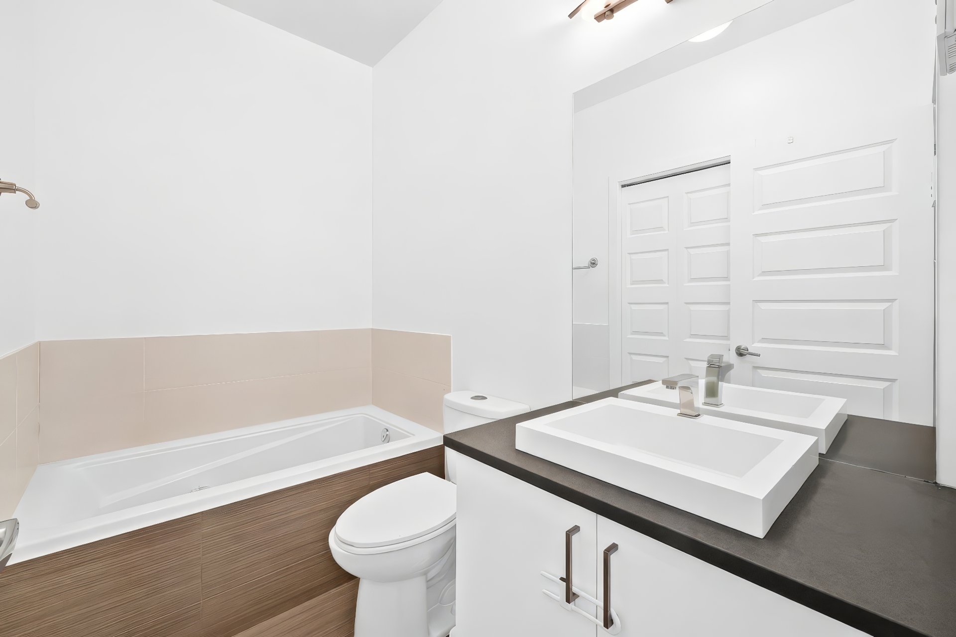 Bathroom – 1055, Rue De La Gauchetière E., apt. 301