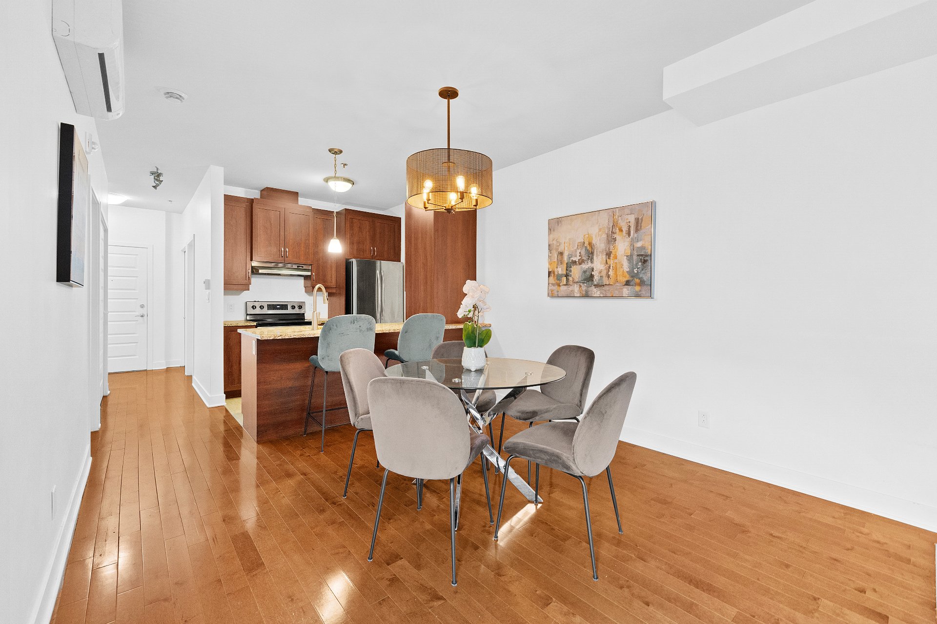 Dining room – 1055, Rue De La Gauchetière E., apt. 301