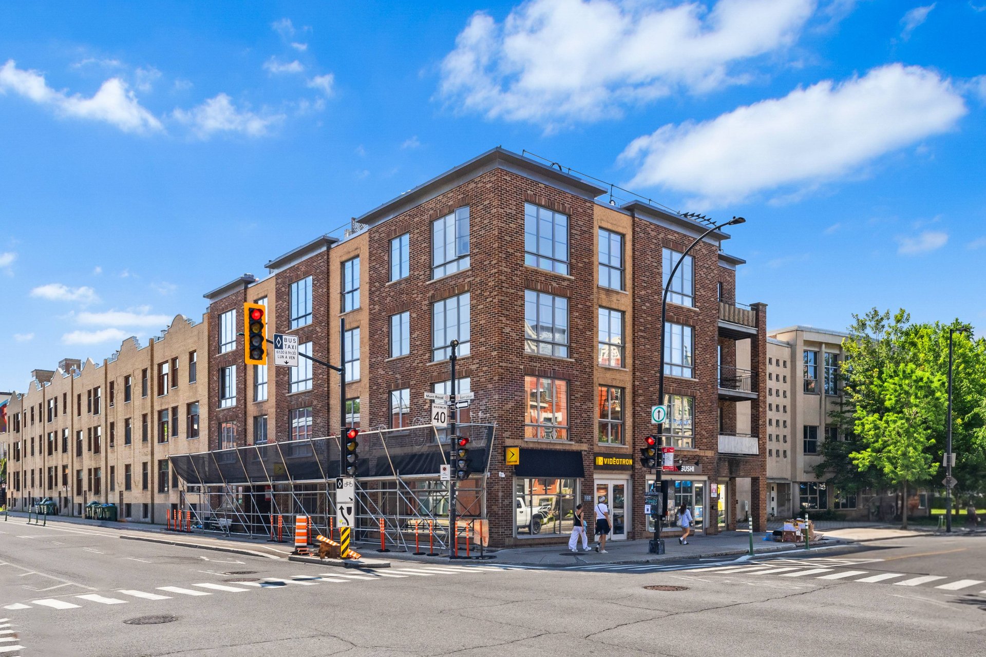 Frontage – 4490, Rue St-Urbain, apt. 402