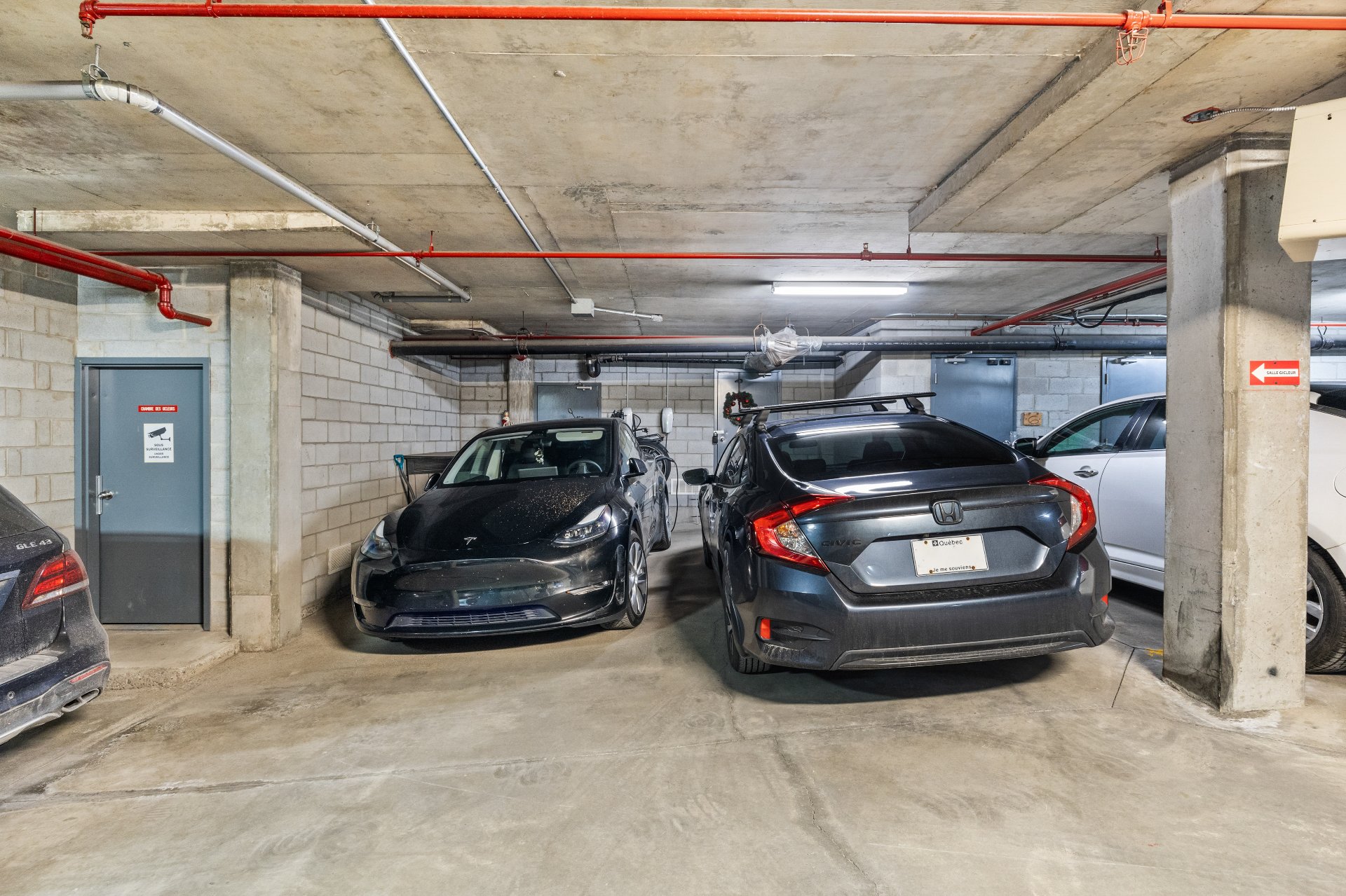 Garage – 4490, Rue St-Urbain, apt. 402