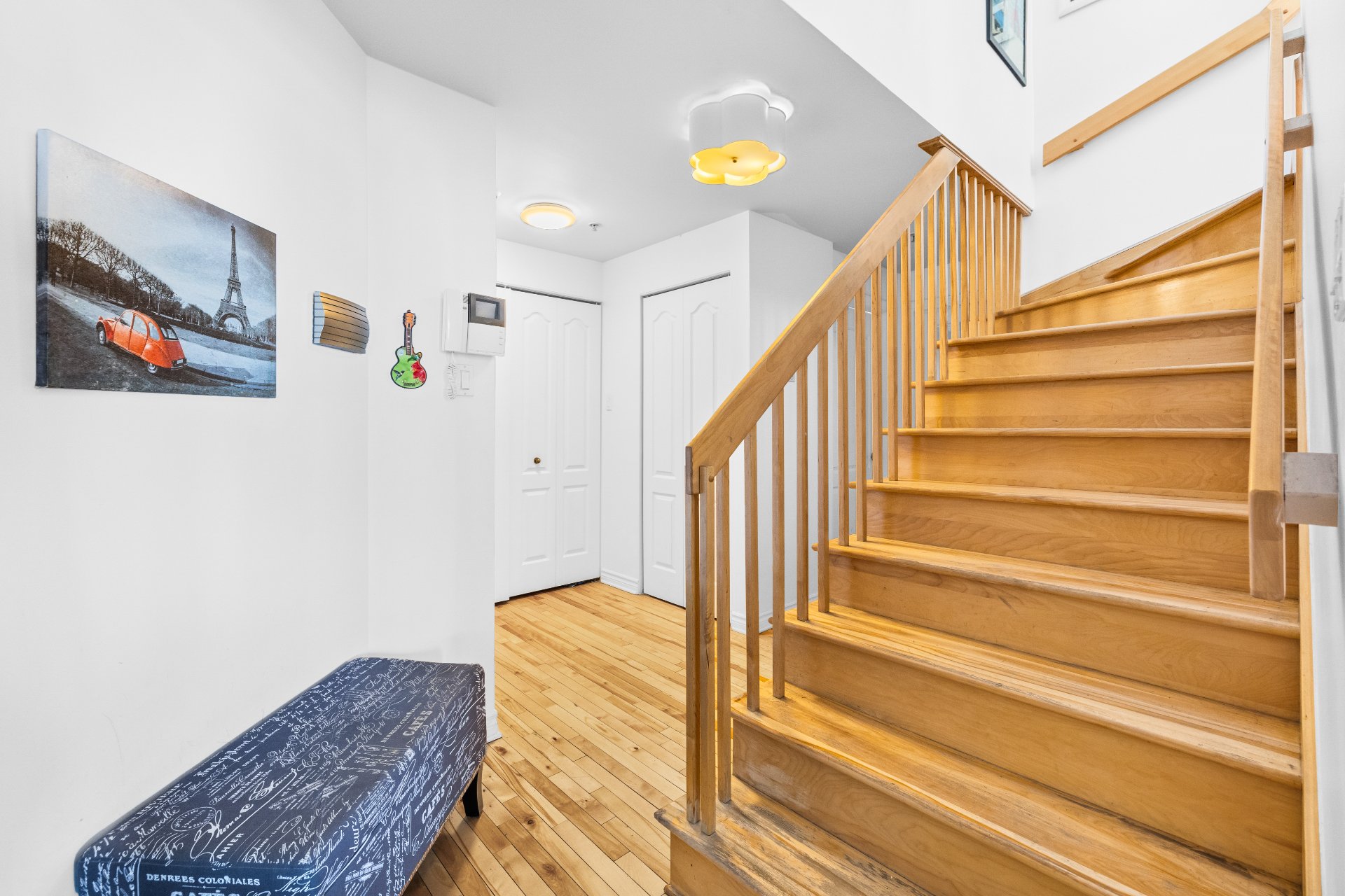 Staircase – 4490, Rue St-Urbain, apt. 402