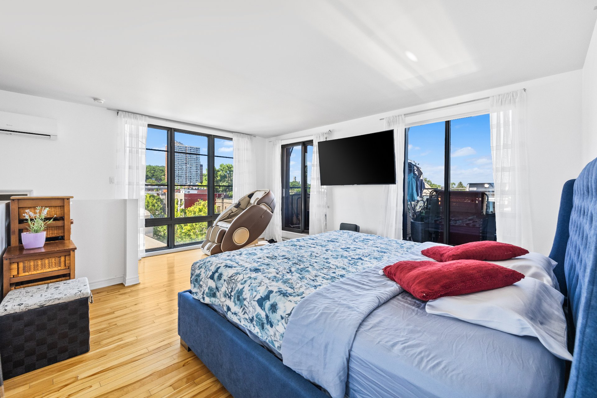 Primary bedroom – 4490, Rue St-Urbain, apt. 402