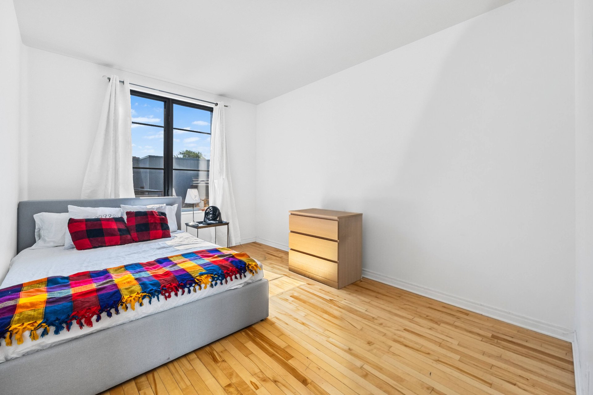 Bedroom – 4490, Rue St-Urbain, apt. 402