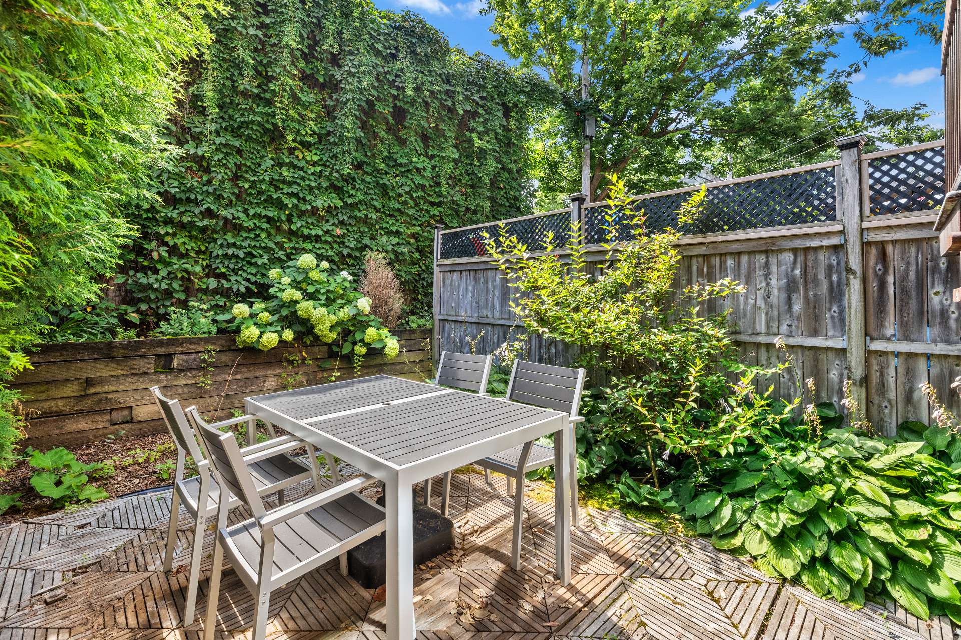 Backyard – 2662, Rue Workman