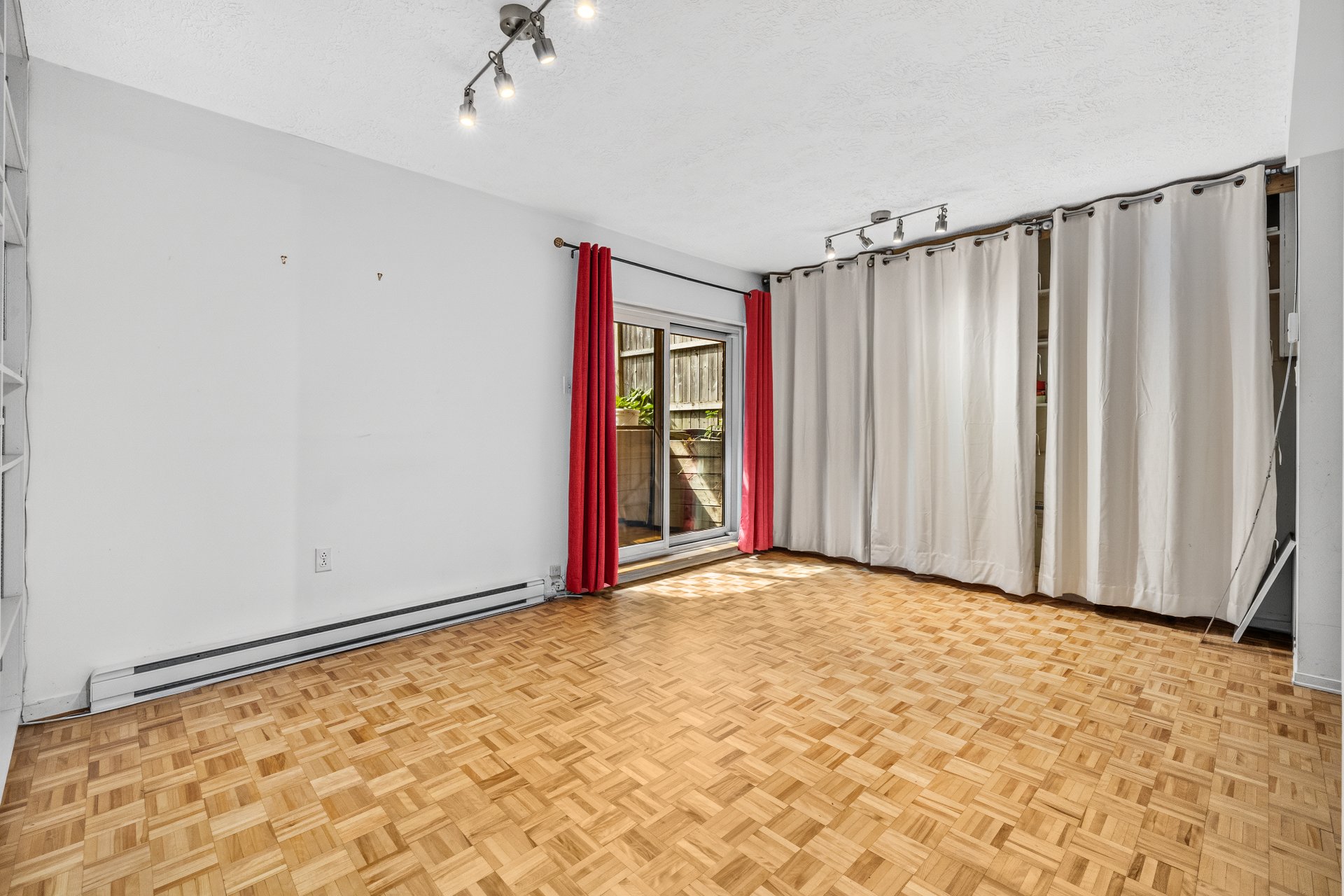 Bedroom – 2662, Rue Workman