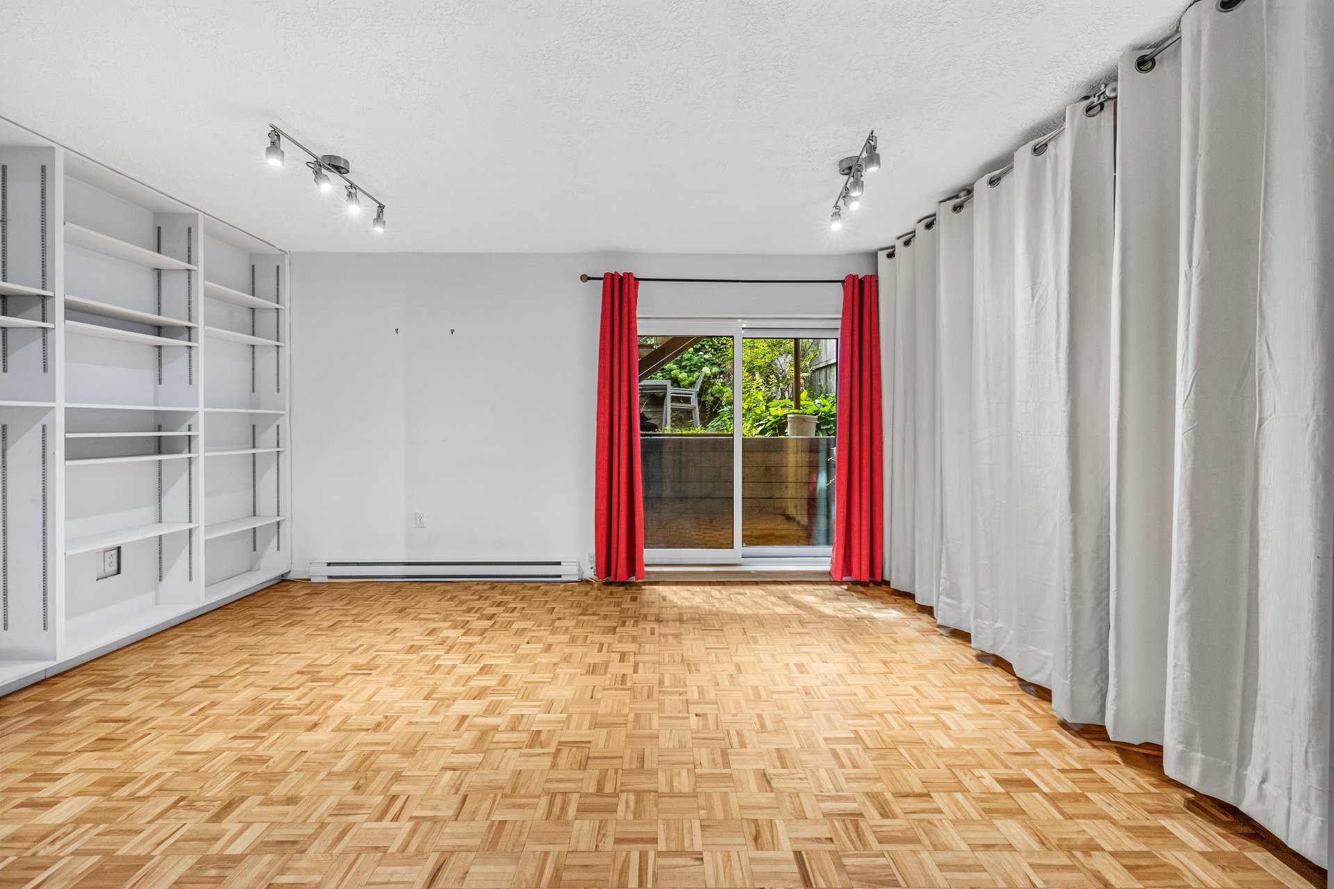 Bedroom – 2662, Rue Workman