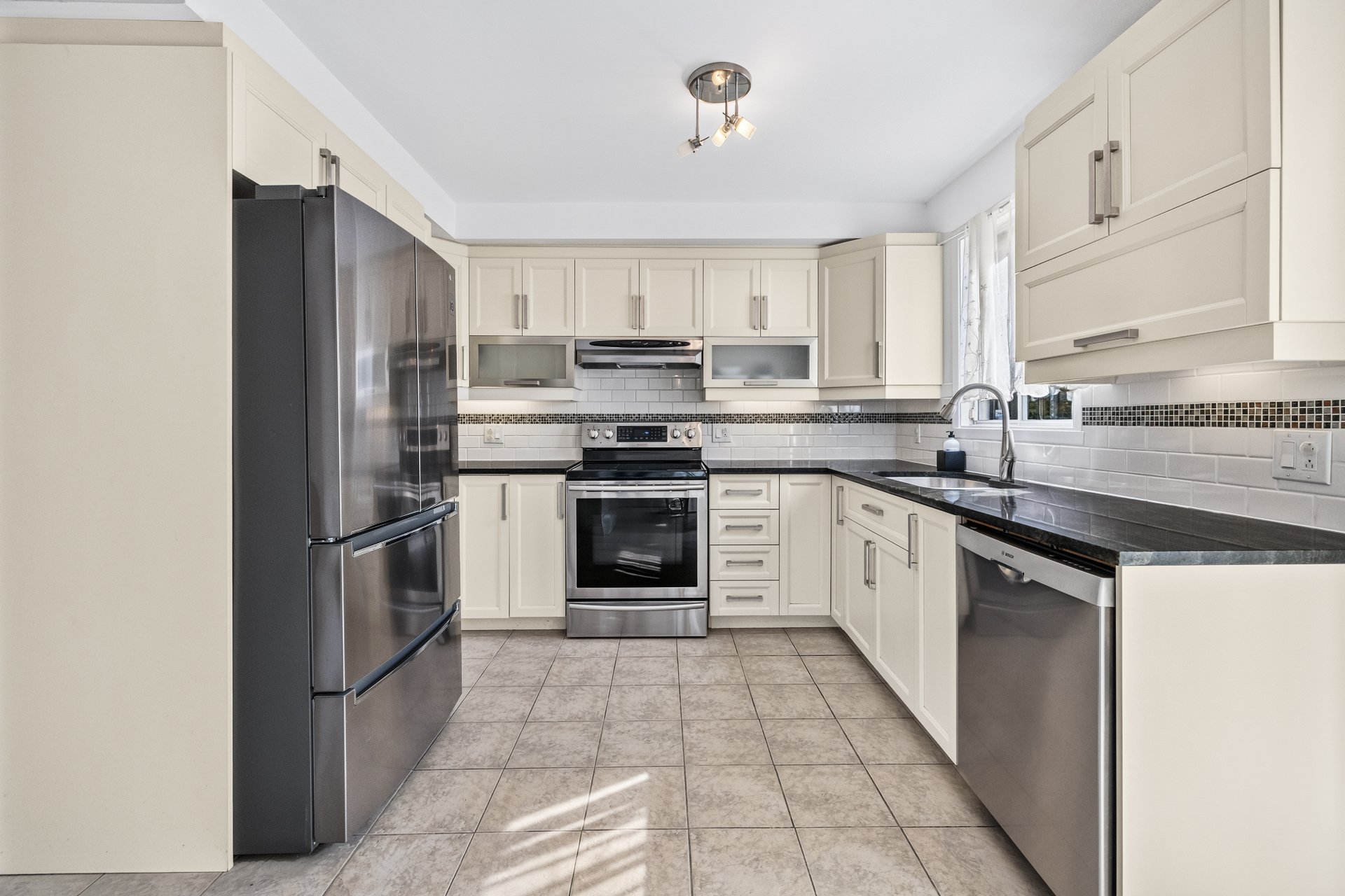 Kitchen – 2662, Rue Workman