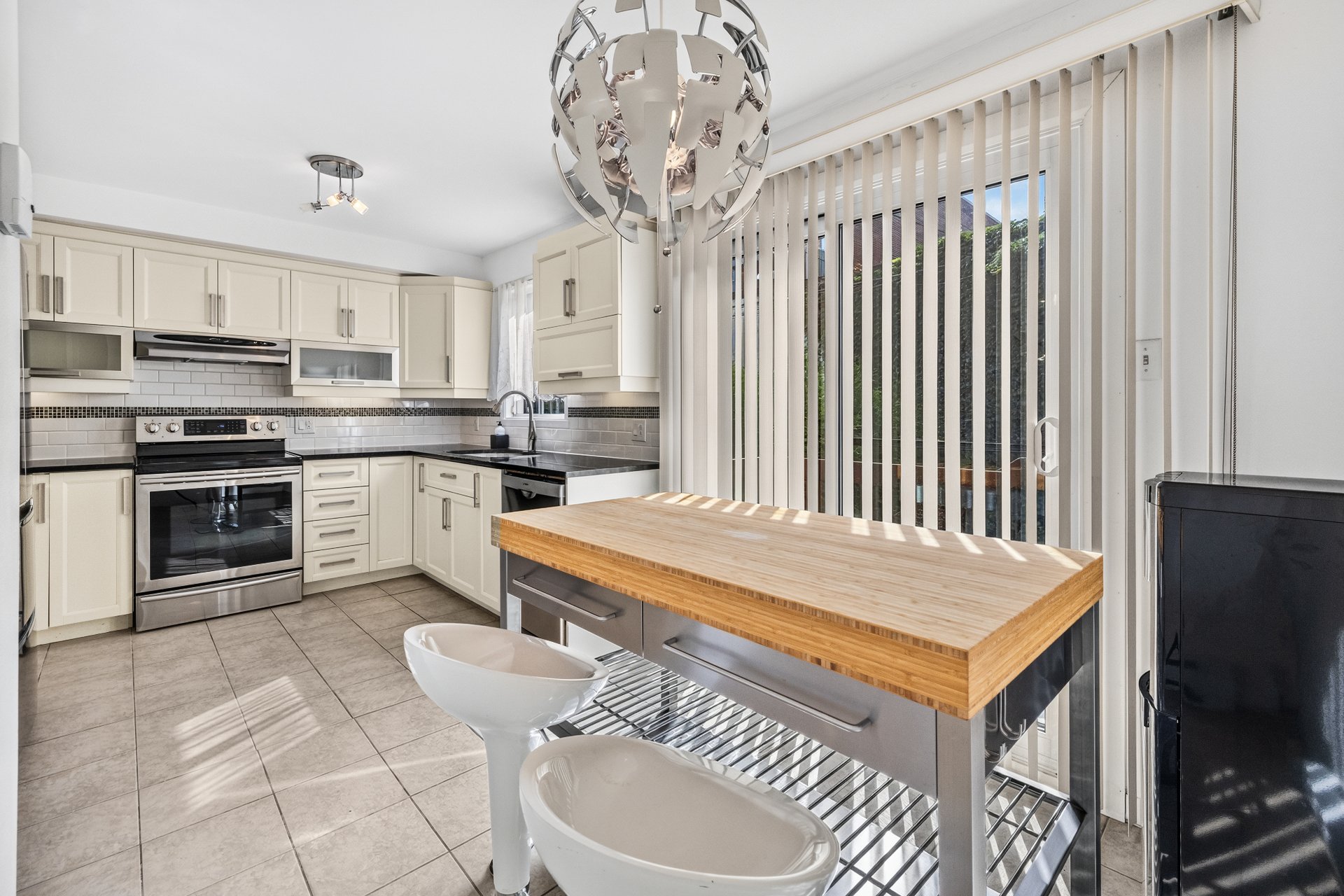 Kitchen – 2662, Rue Workman