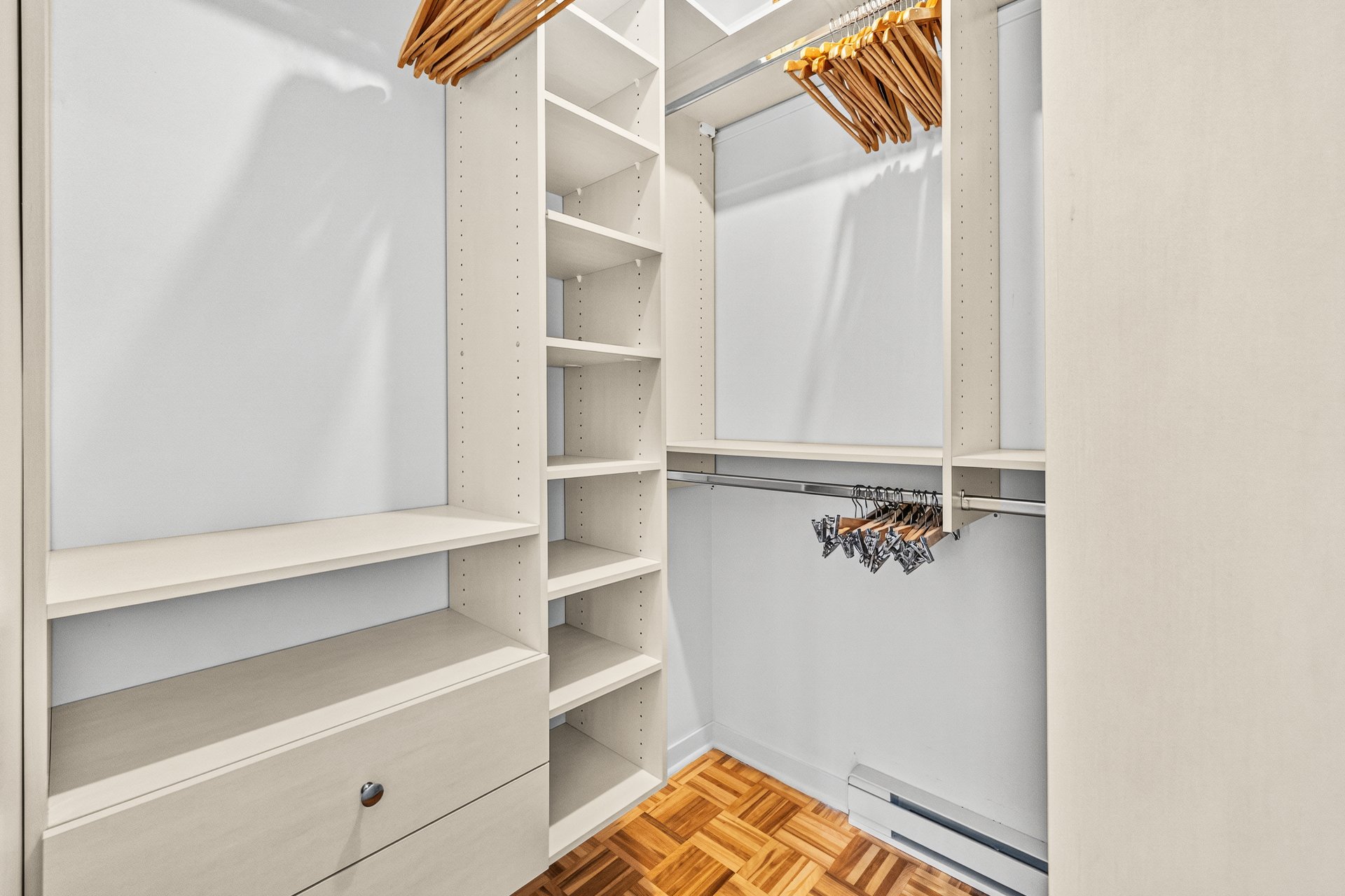 Walk-in closet – 2662, Rue Workman