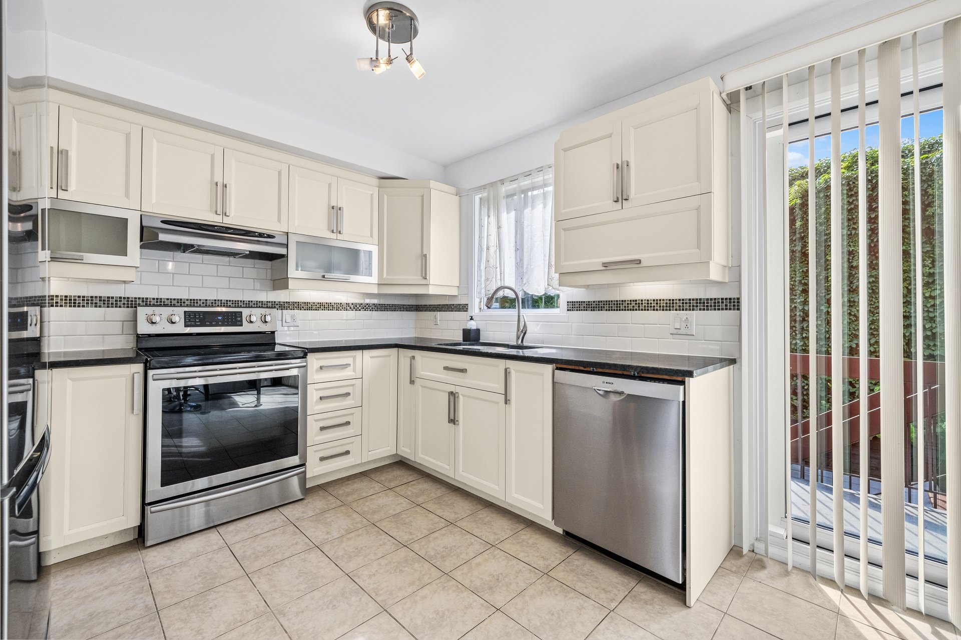 Kitchen – 2662, Rue Workman
