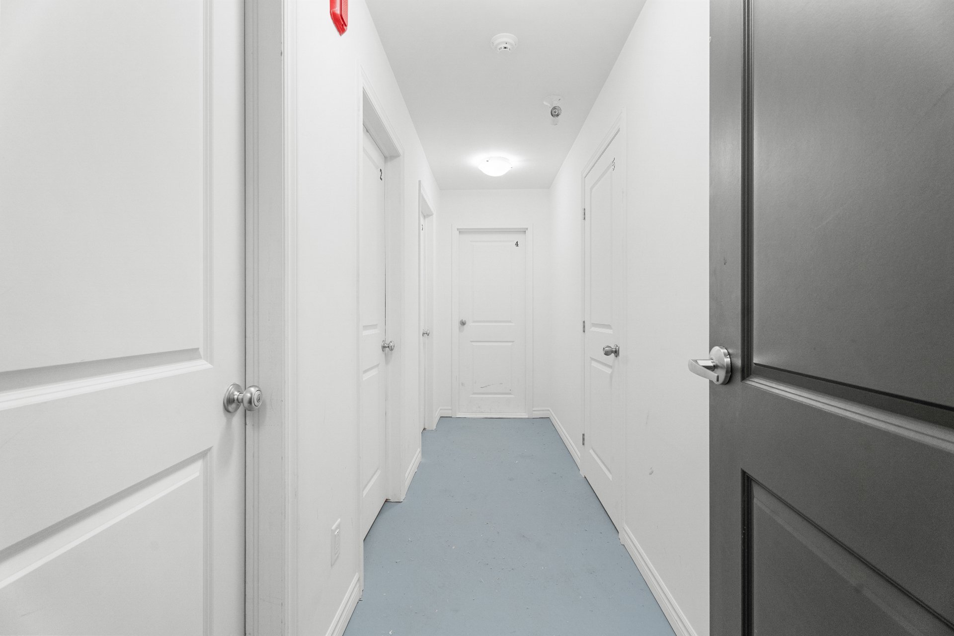 Passageway – 9150, Rue Lennon, apt. 1