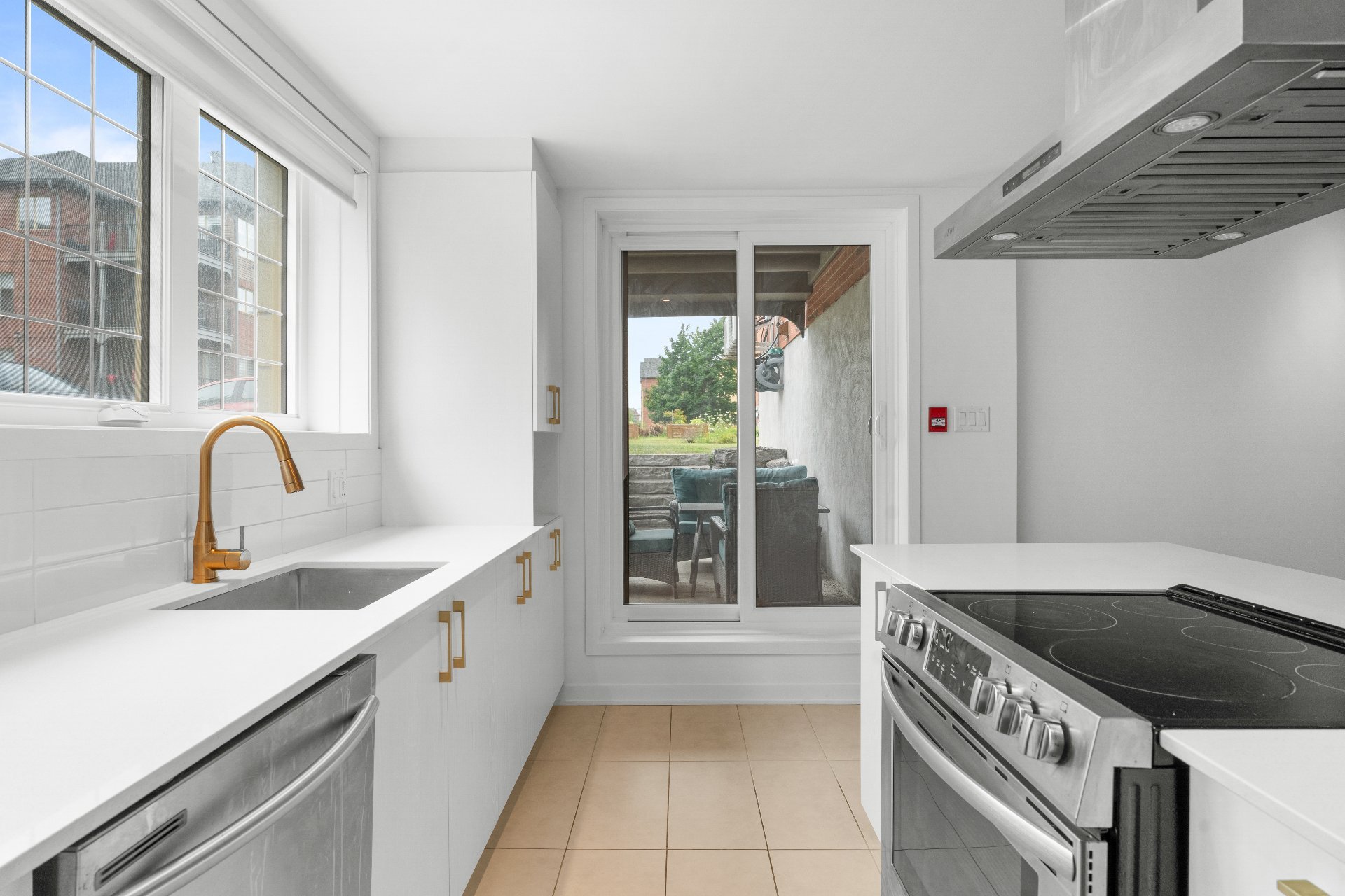 Kitchen – 9150, Rue Lennon, apt. 1
