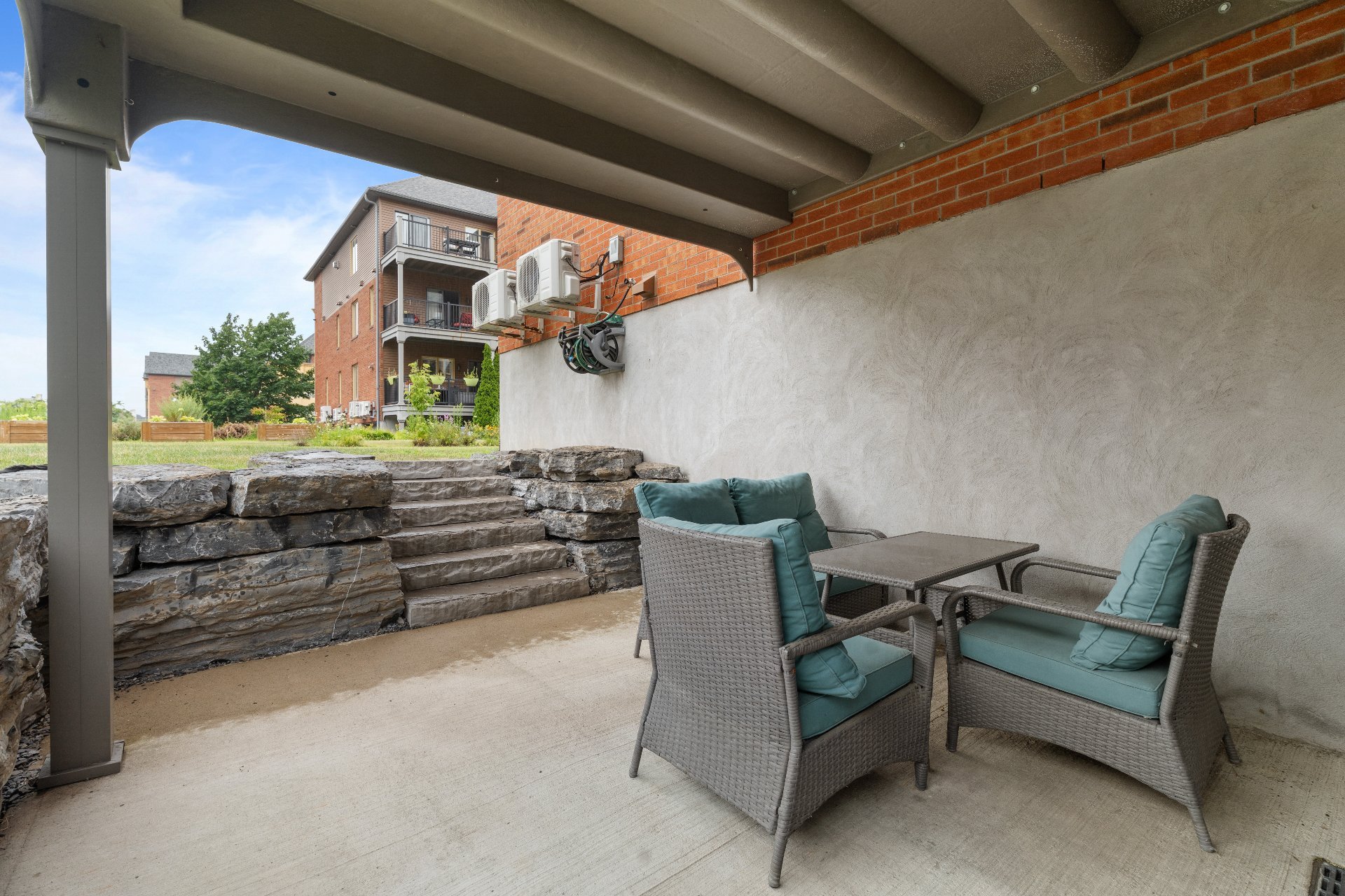 Patio – 9150, Rue Lennon, apt. 1
