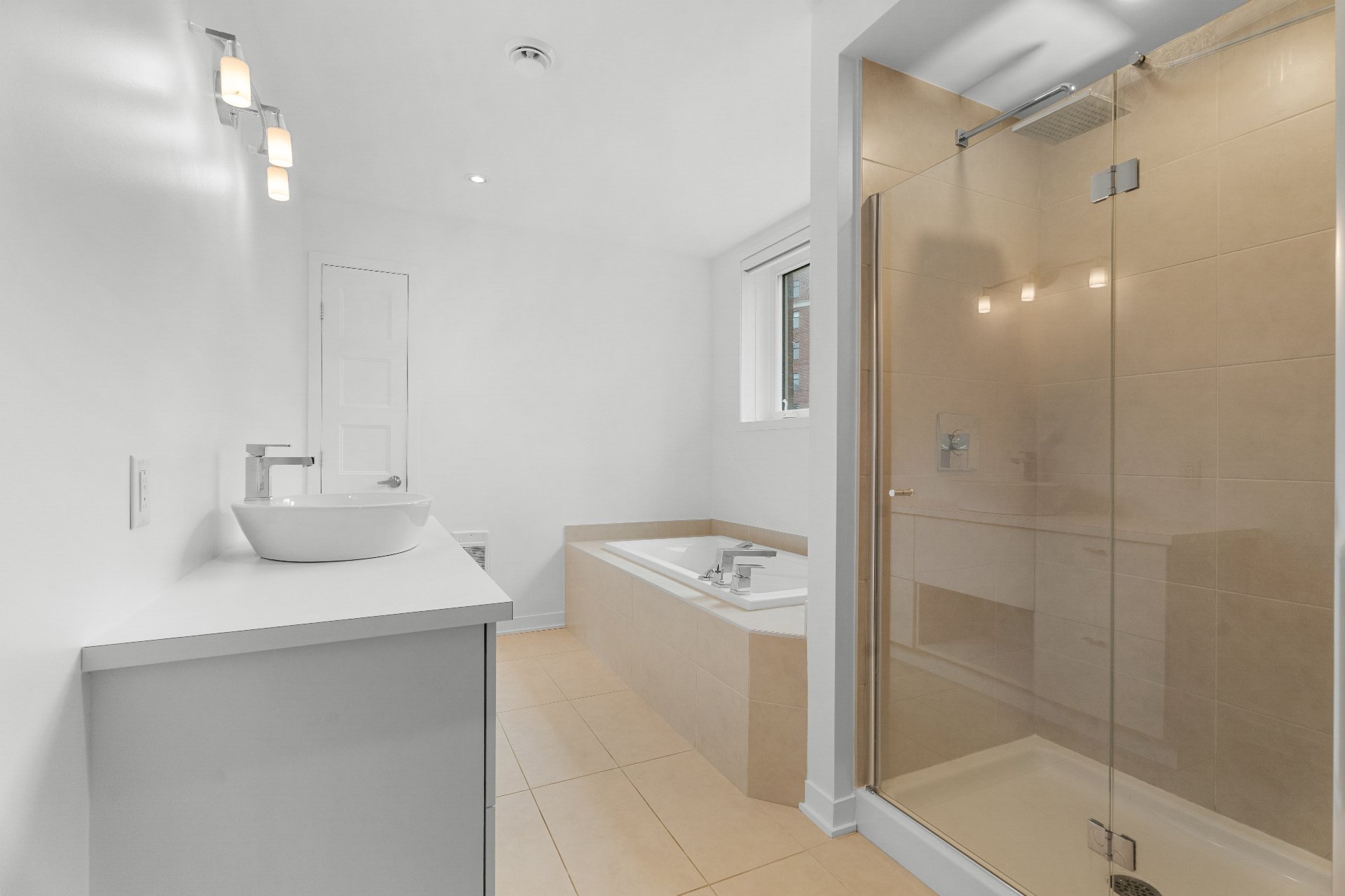 Bathroom – 9150, Rue Lennon, apt. 1