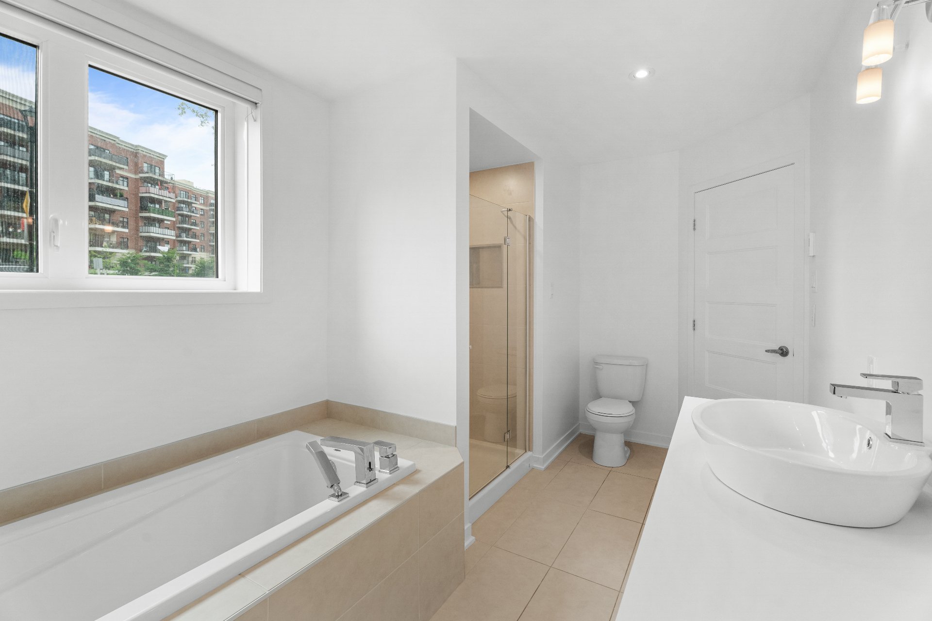 Bathroom – 9150, Rue Lennon, apt. 1