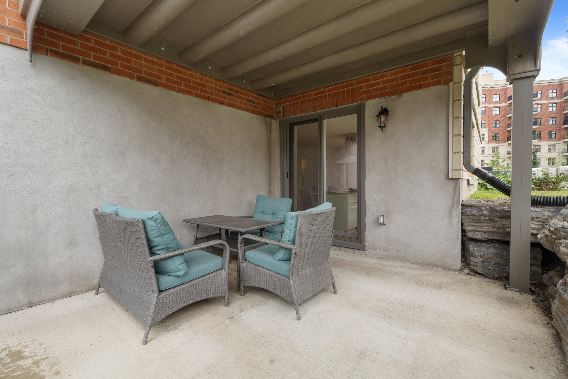 Patio – 9150, Rue Lennon, apt. 1