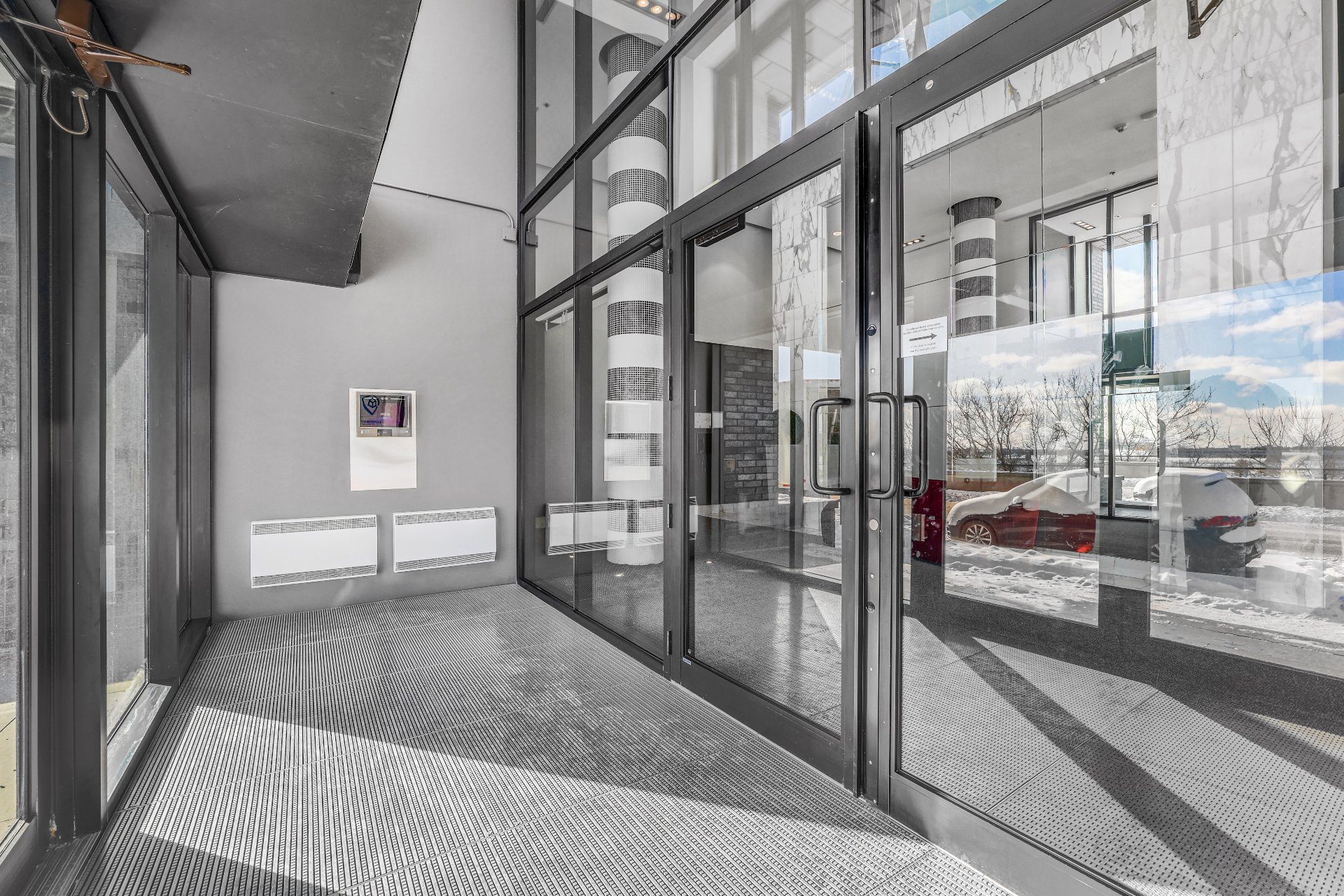 Hall d'entrée/Vestibule – 801, Rue de la Commune E., app. 901