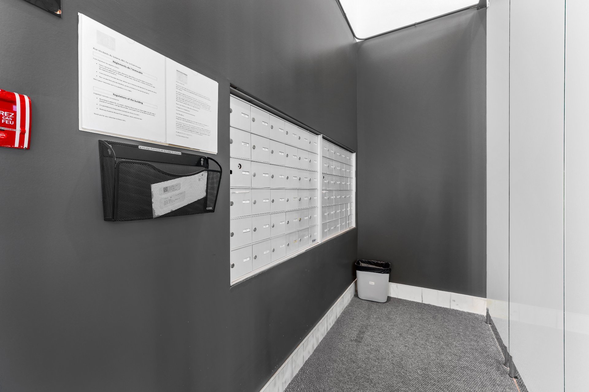 Hall d'entrée/Vestibule – 801, Rue de la Commune E., app. 901