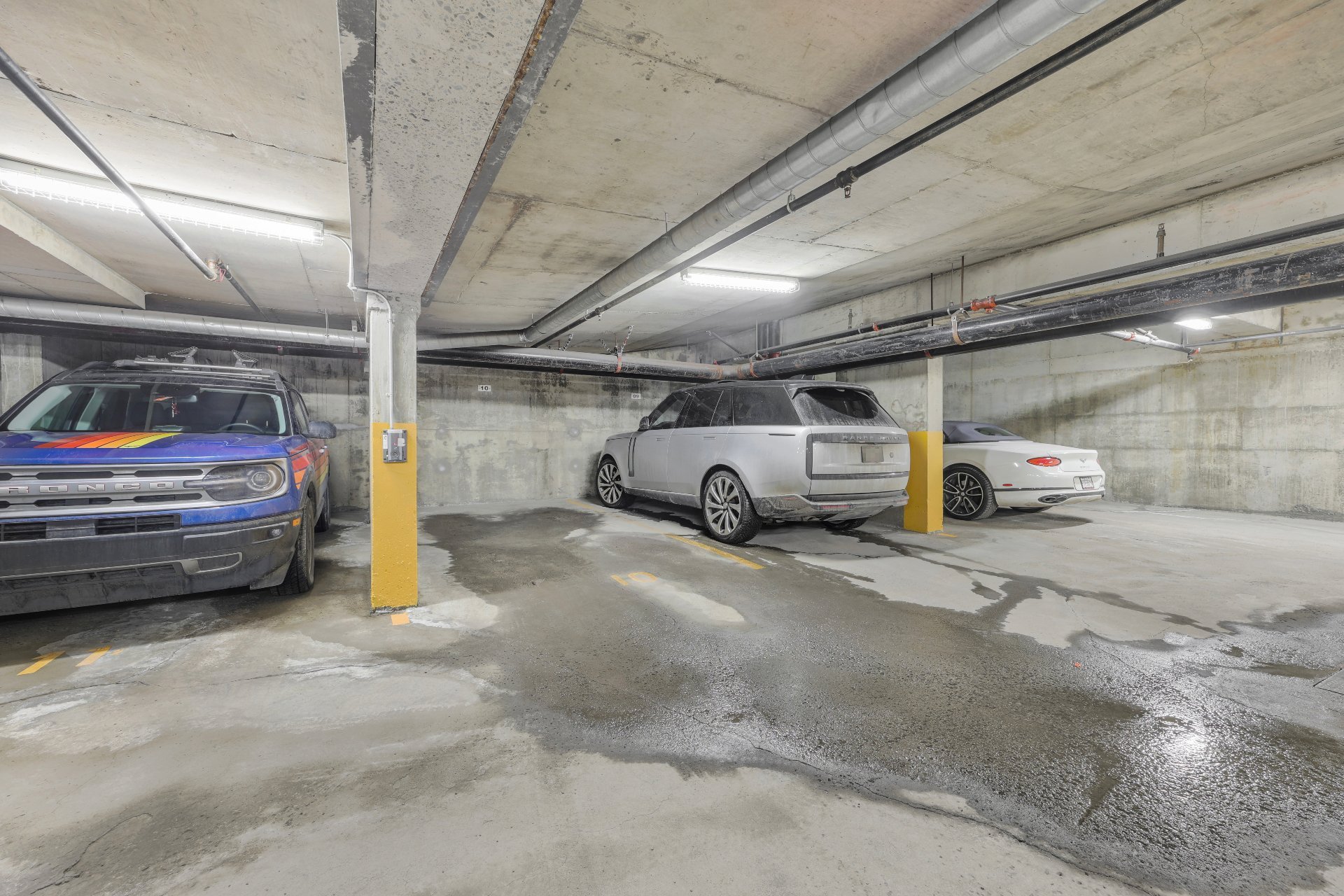 Garage – 801, Rue de la Commune E., app. 901