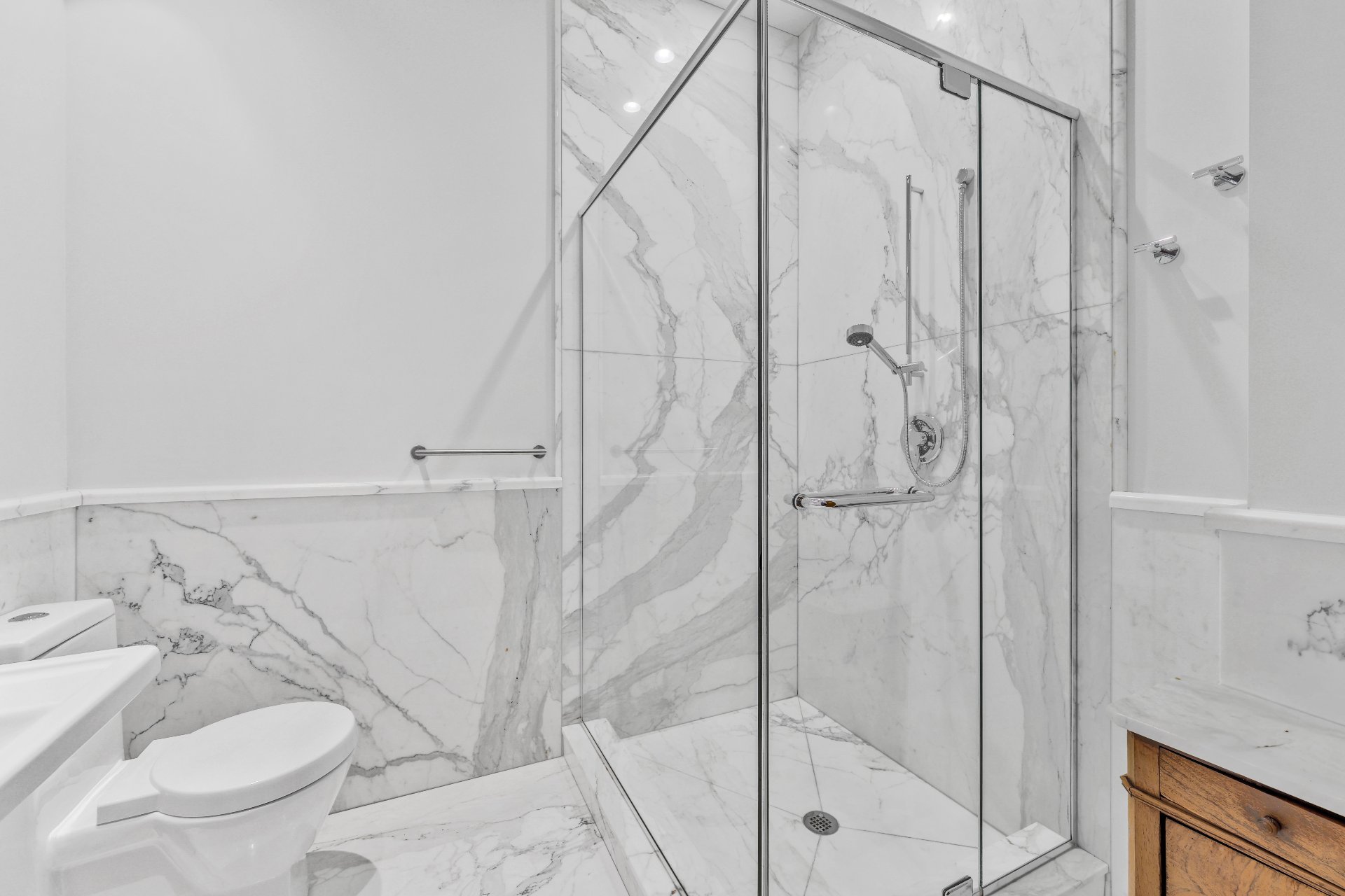 Salle de bains – 801, Rue de la Commune E., app. 901