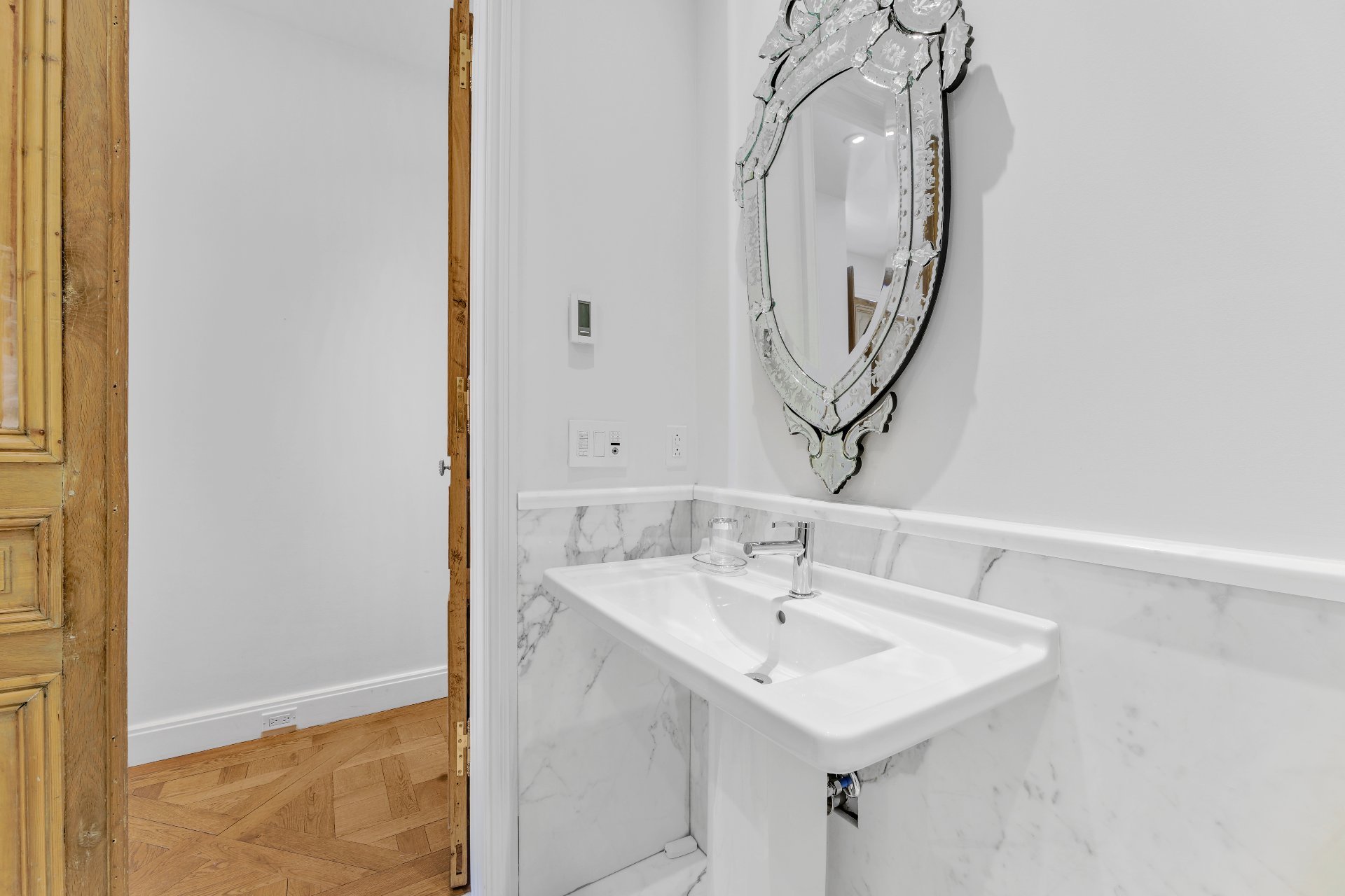 Salle de bains – 801, Rue de la Commune E., app. 901