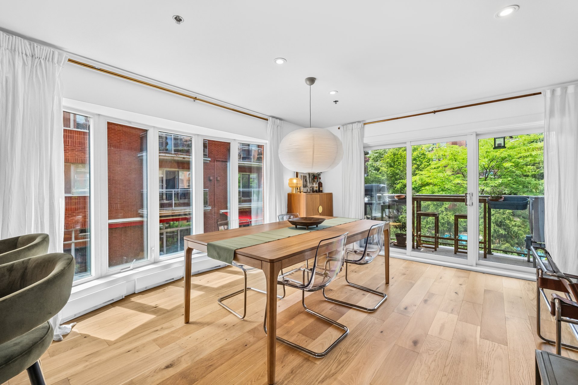 Dining room – 1315, Rue Notre-Dame O., apt. 209