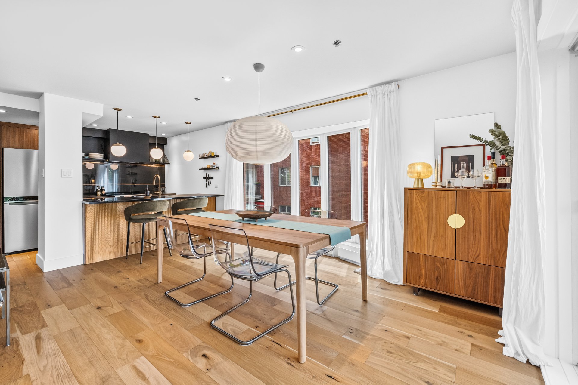 Dining room – 1315, Rue Notre-Dame O., apt. 209