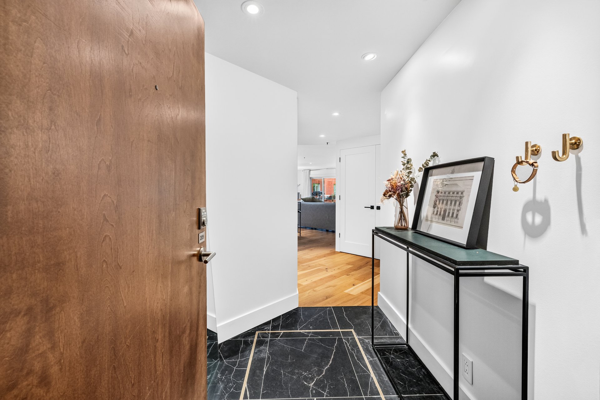 Hall – 1315, Rue Notre-Dame O., apt. 209