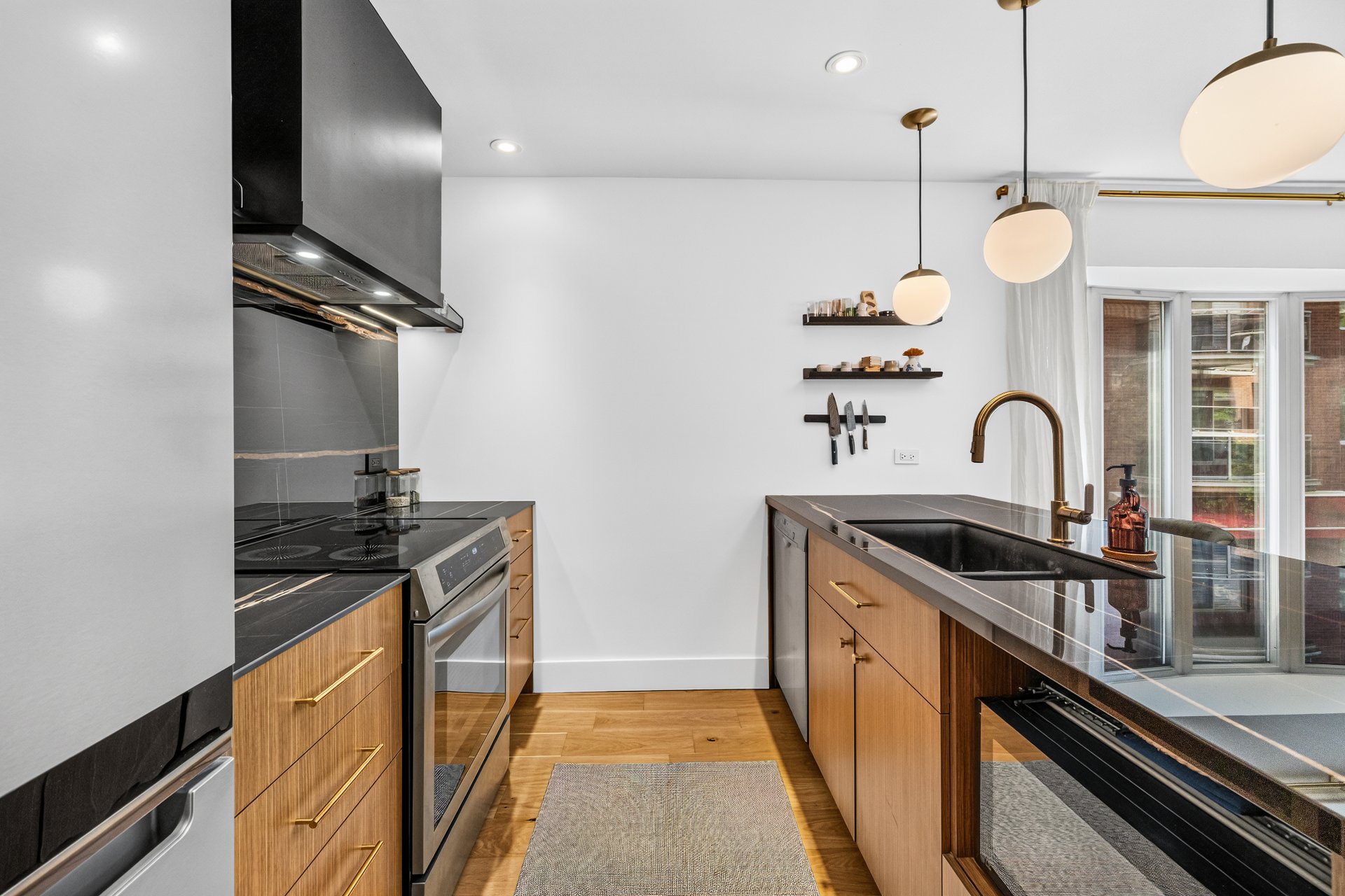 Kitchen – 1315, Rue Notre-Dame O., apt. 209