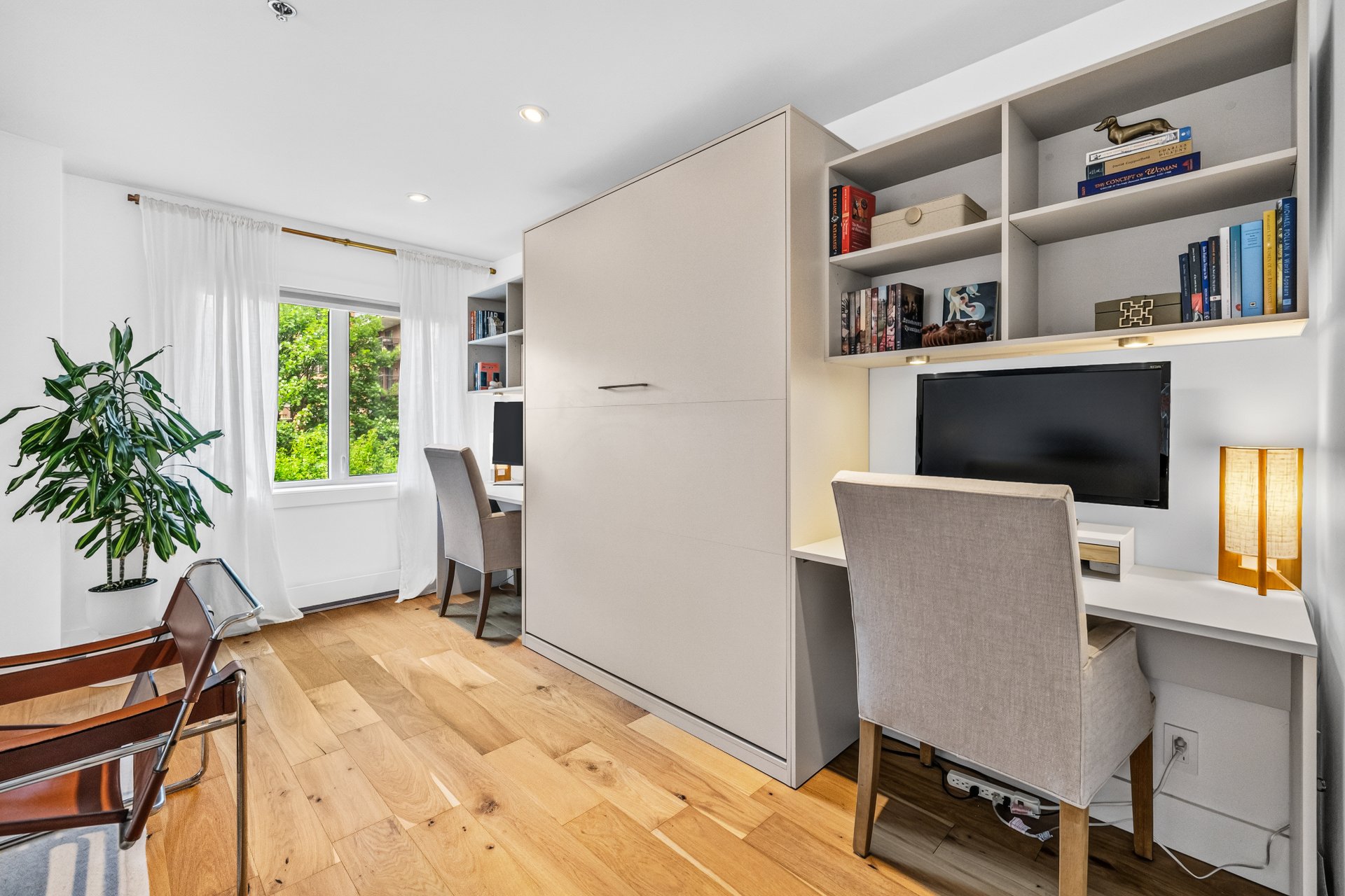 Living room – 1315, Rue Notre-Dame O., apt. 209