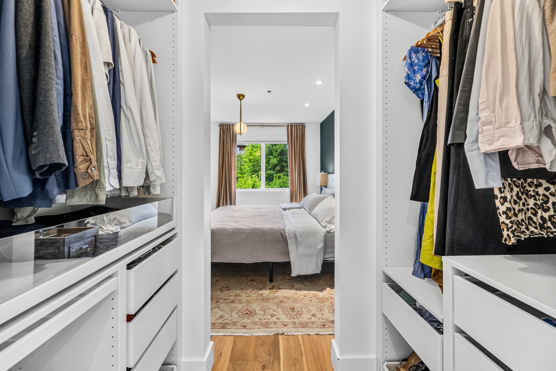 Walk-in closet – 1315, Rue Notre-Dame O., apt. 209