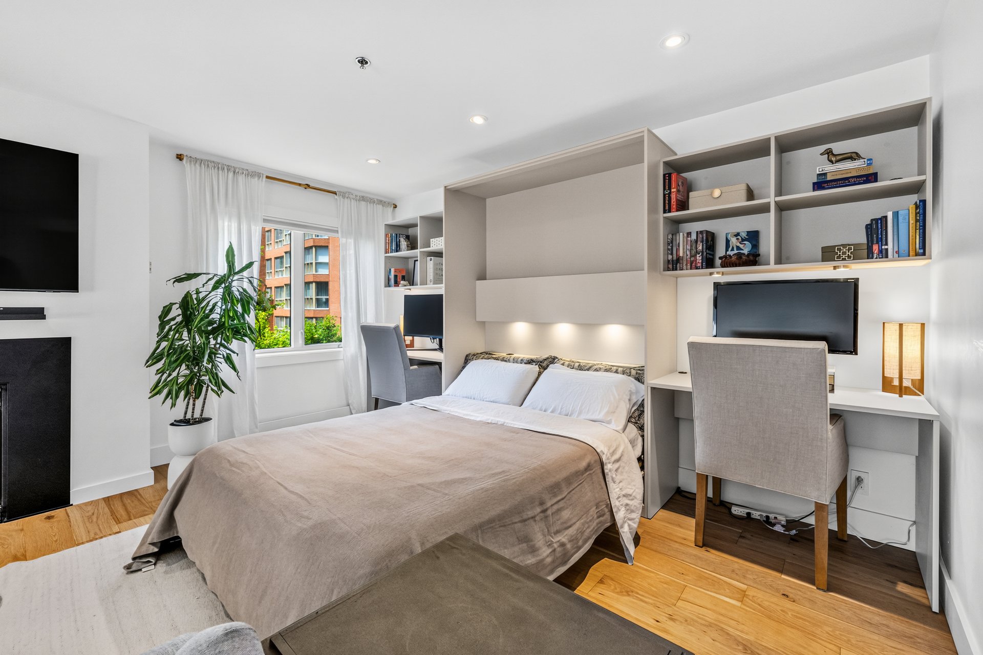 Living room – 1315, Rue Notre-Dame O., apt. 209