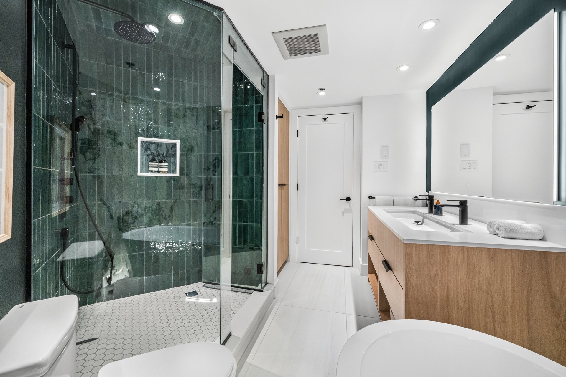 Ensuite bathroom – 1315, Rue Notre-Dame O., apt. 209