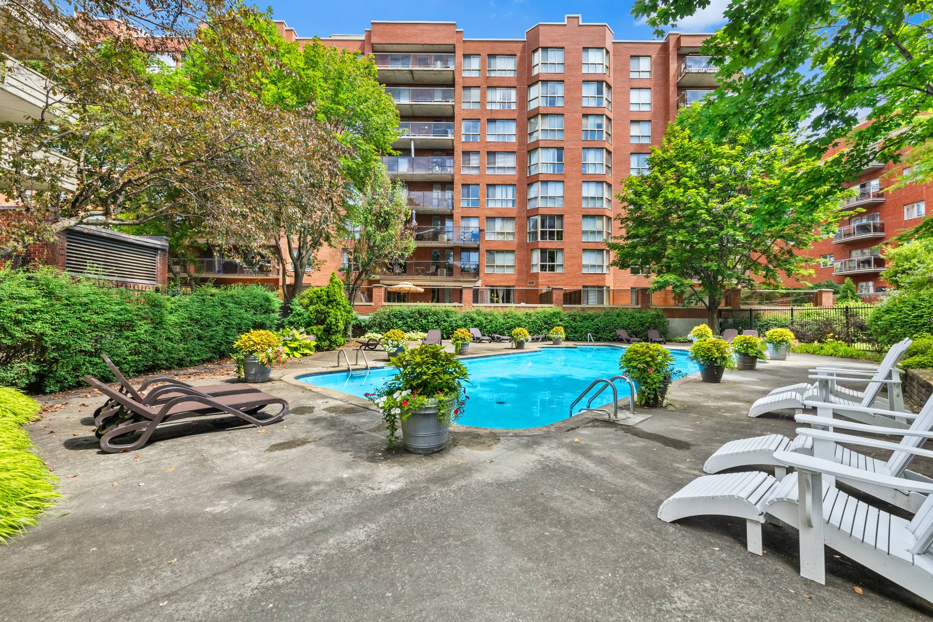 Pool – 1315, Rue Notre-Dame O., apt. 209