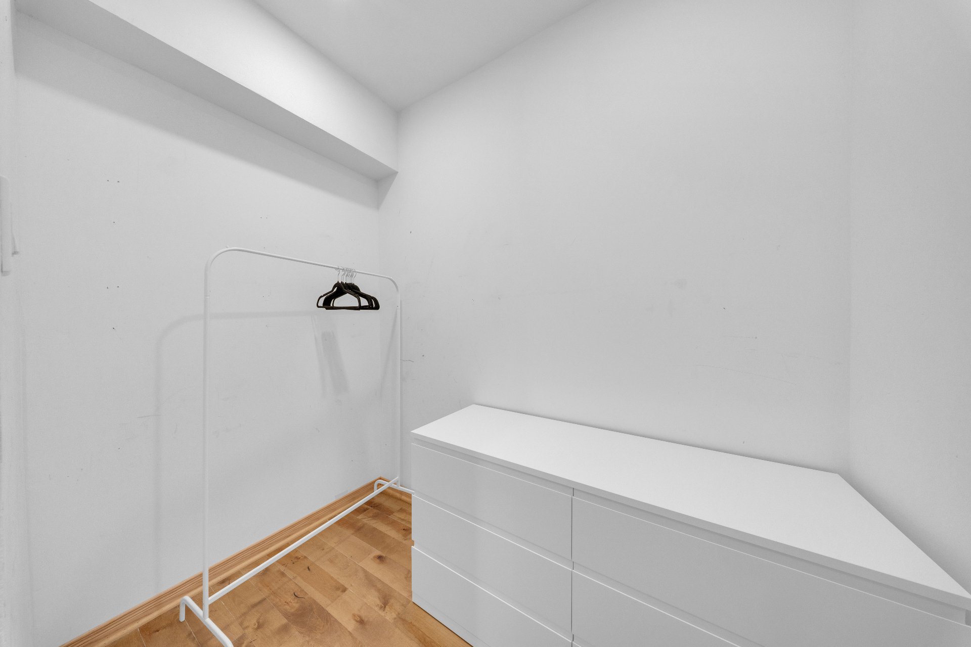 Walk in- 5332