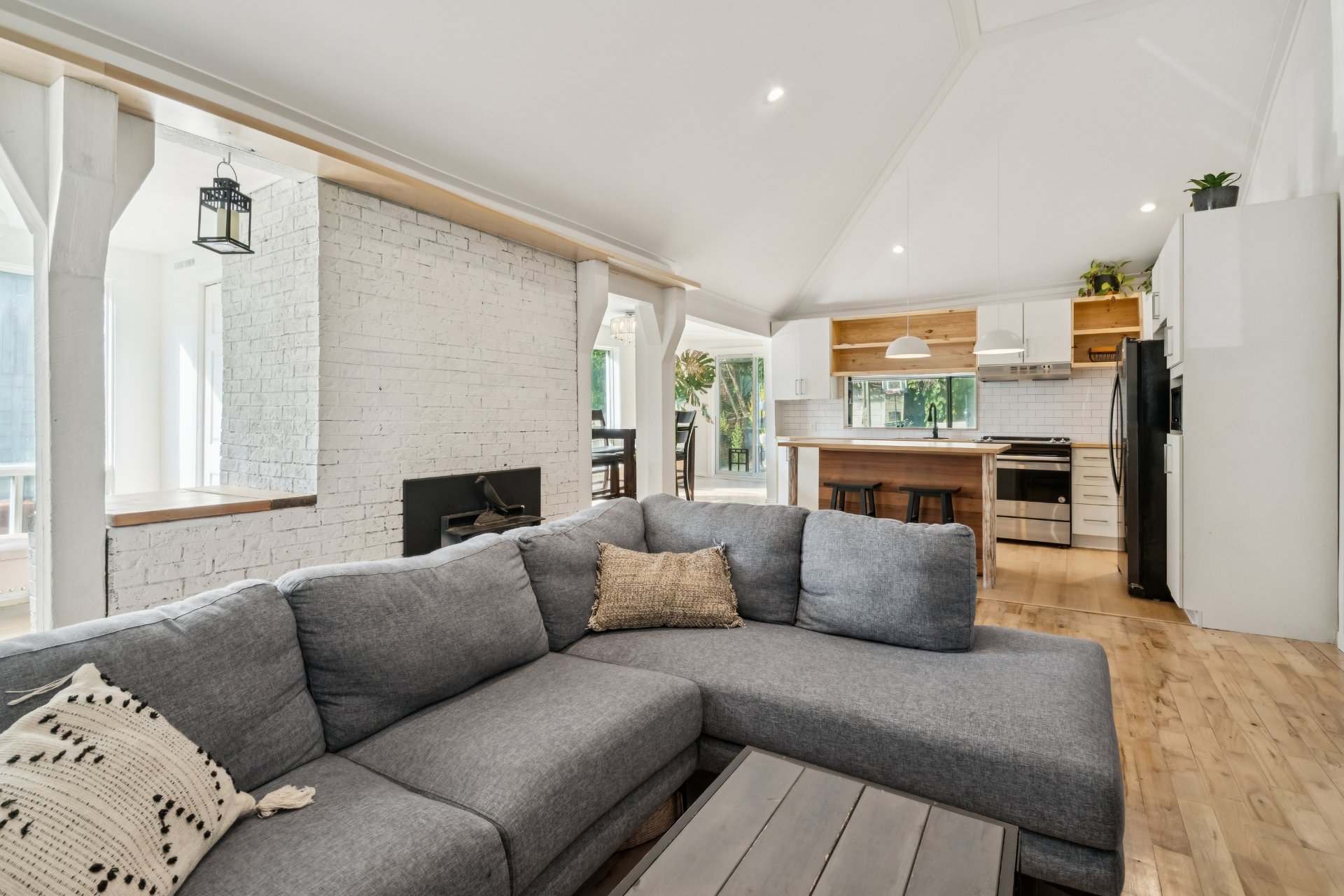 75 Rue Helen, Otterburn Park, QC, J3H1R2