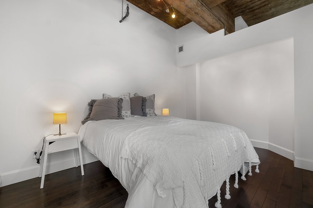 Primary bedroom – 900, Rue St-Philippe, apt. 203